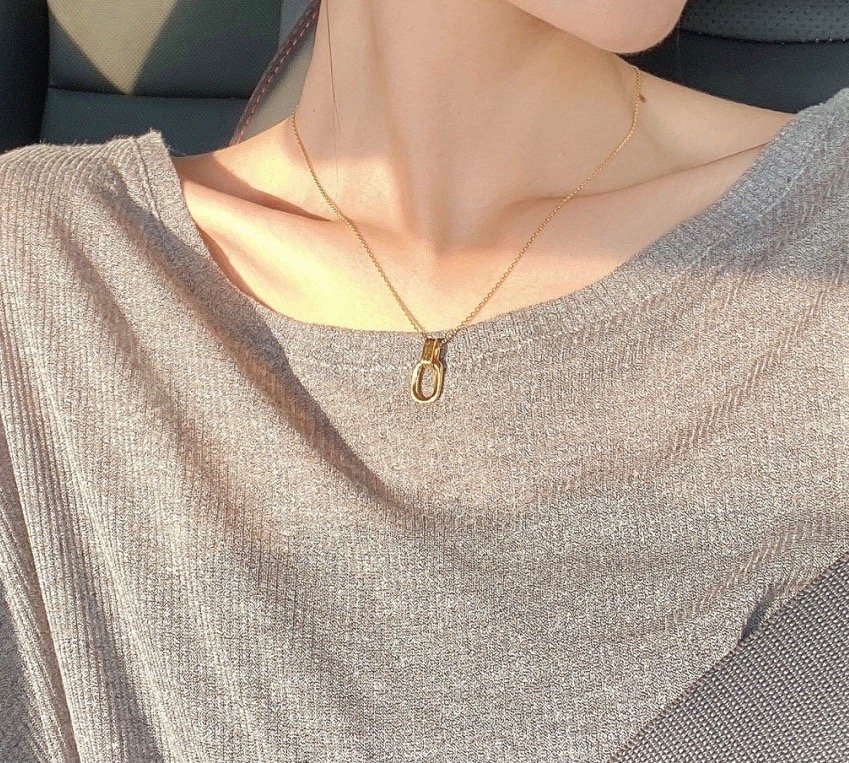 necklace thyiad 2.jpeg