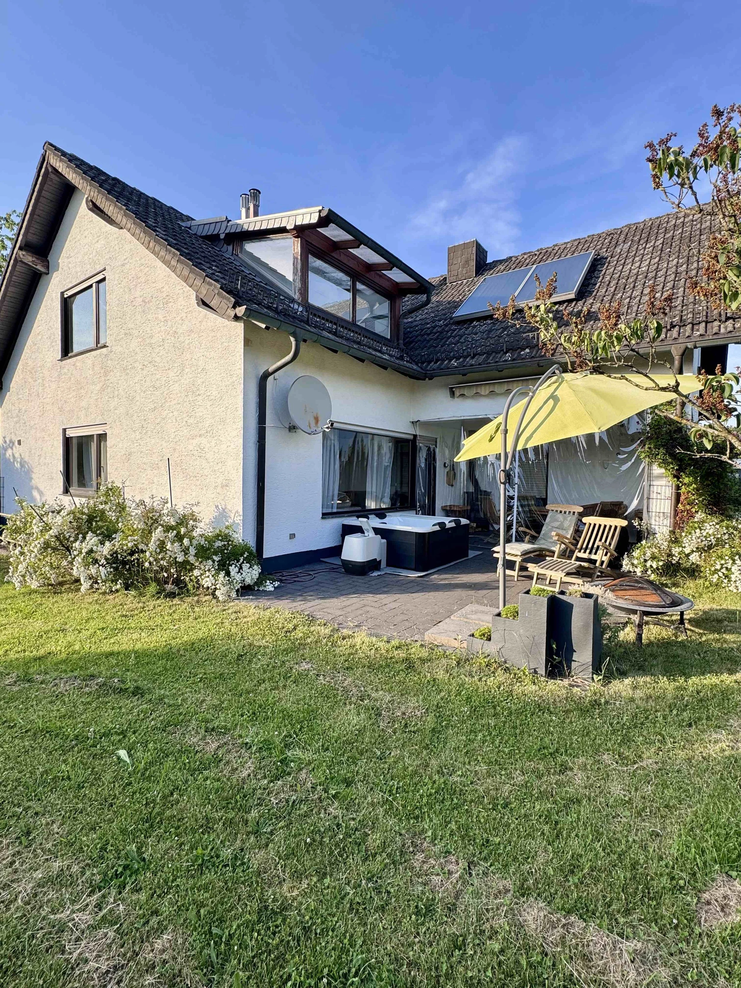 Terrasse mit Whirlpool_web.jpg