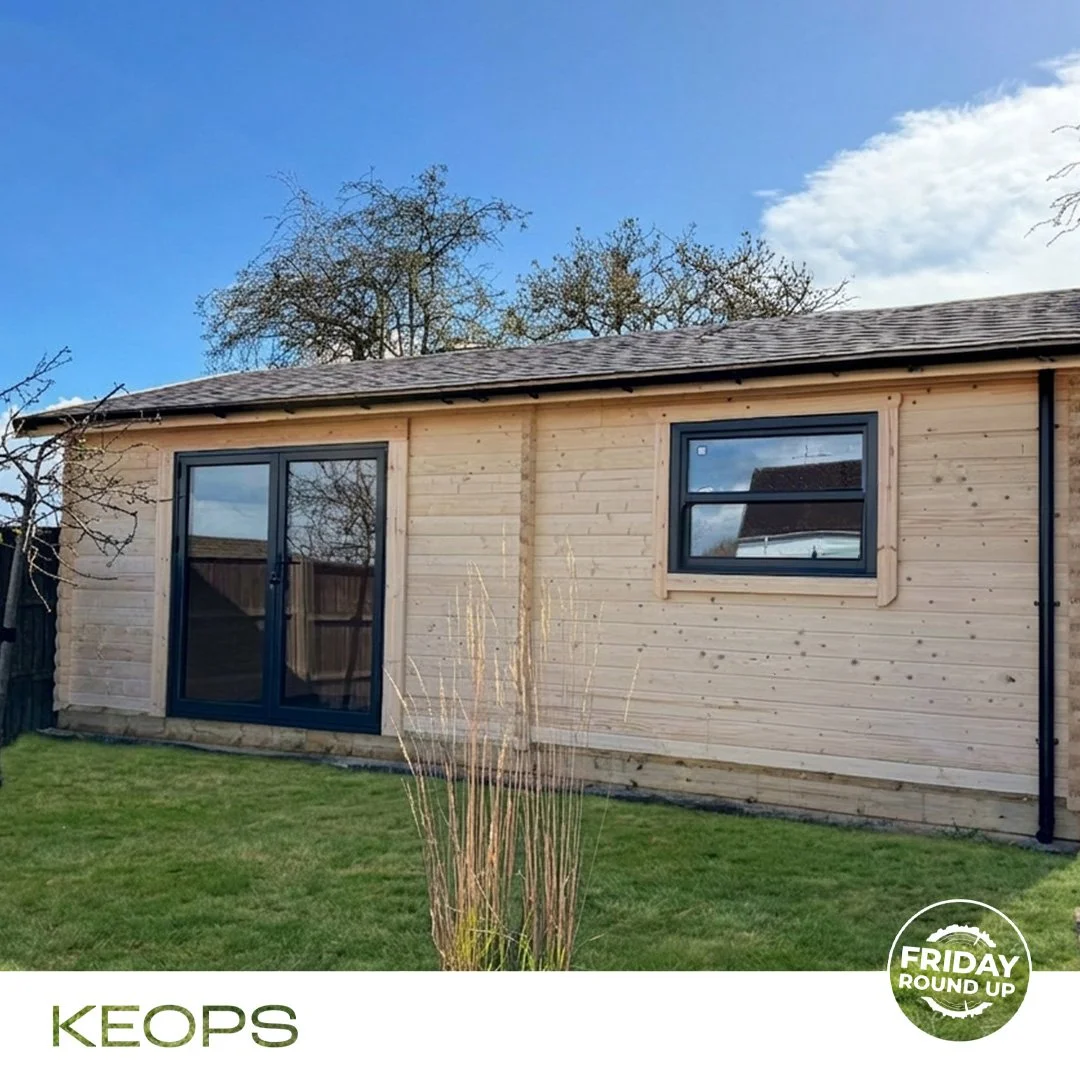 A home-from-home created just steps from the main house...

This 7m x 3.95m mobile home was built to give our client&rsquo;s son his own space when visiting from university, somewhere private, comfortable, and designed for switching off💤 

The layou