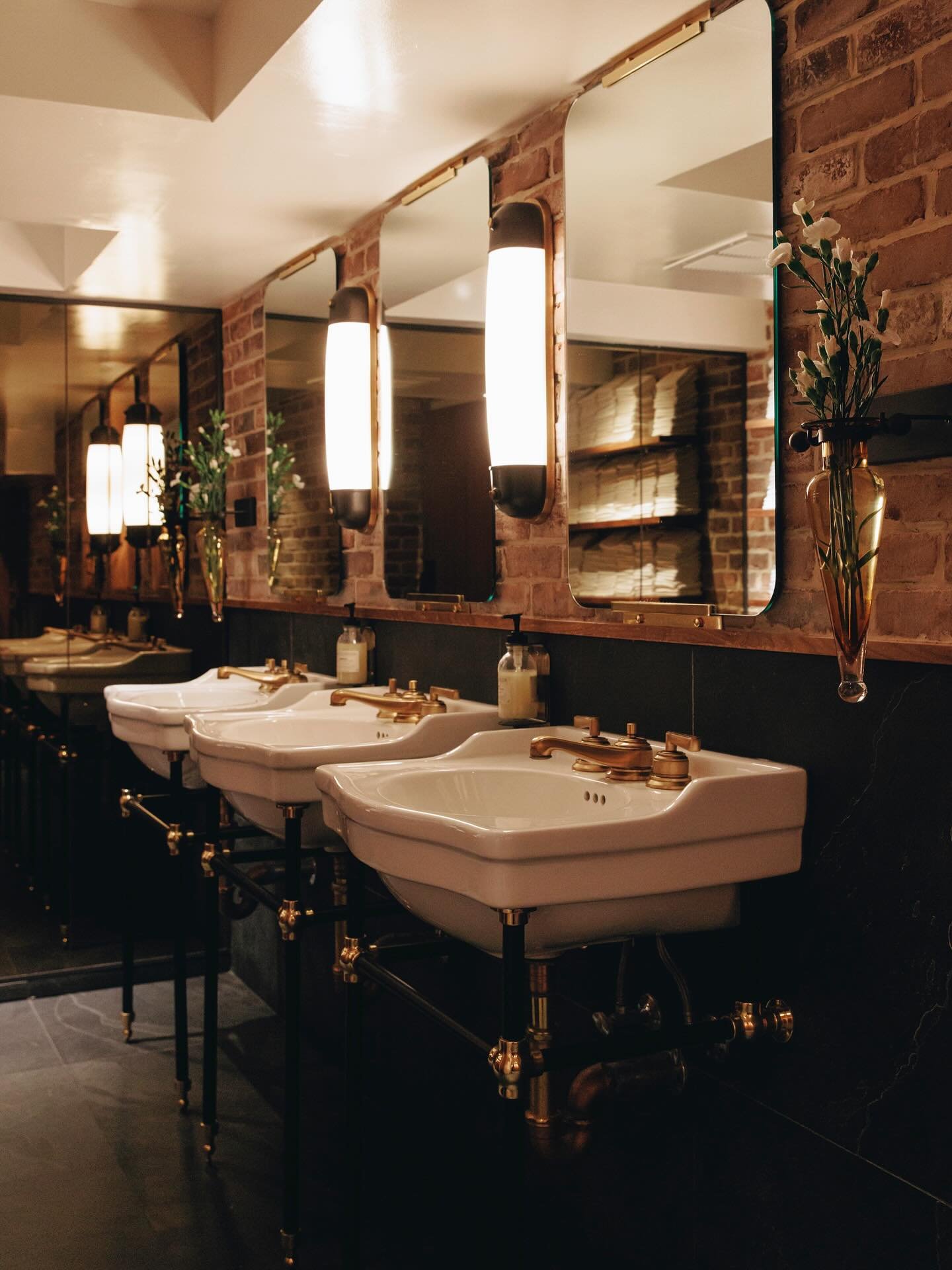 Bathrooms // Quality Meats, NYC 🤎

Design: @caswell_group 
Build: @qualitybrandednyc 
Photography: @chloecleroux