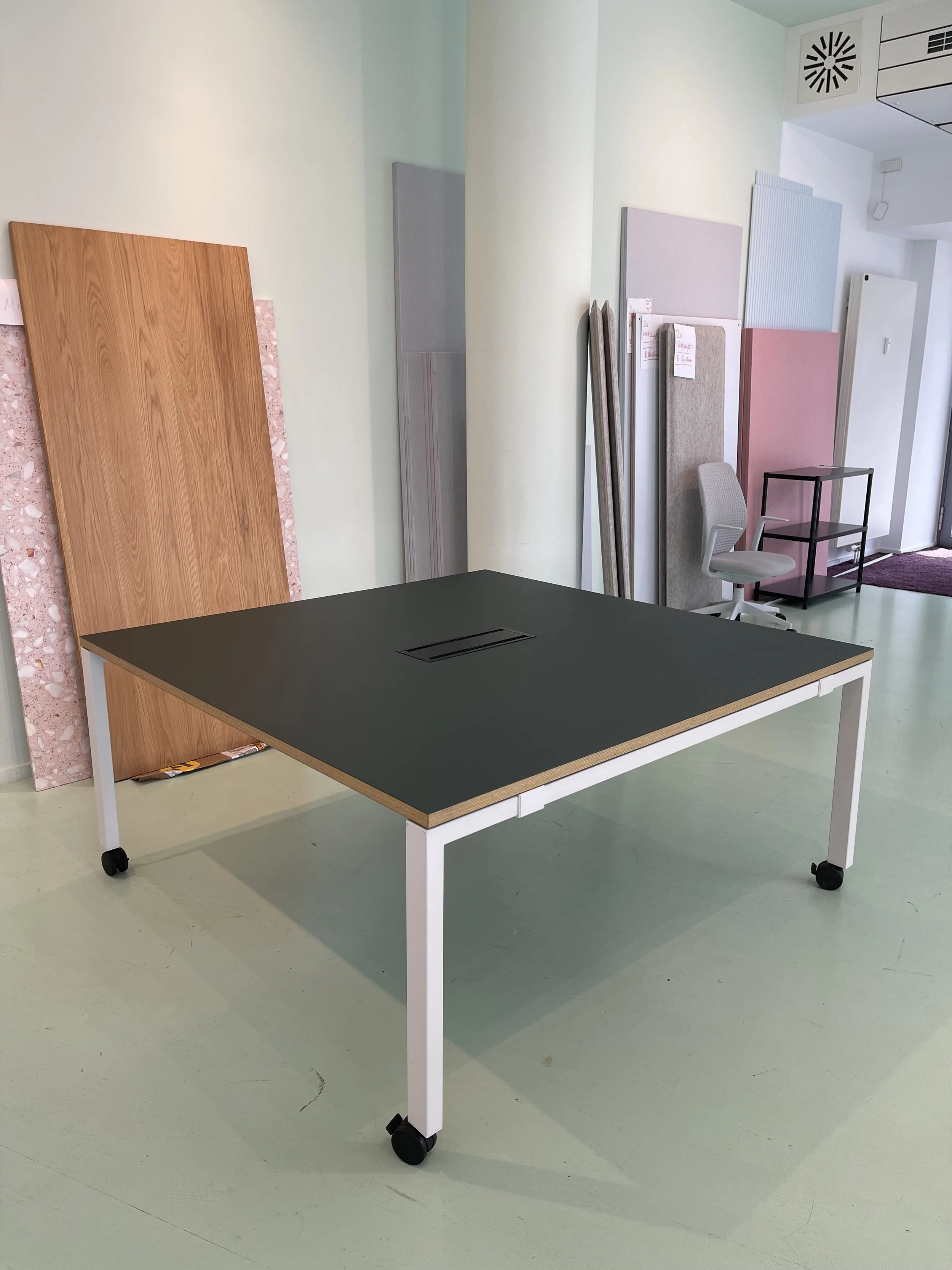 vitra workit linoleum - 200€