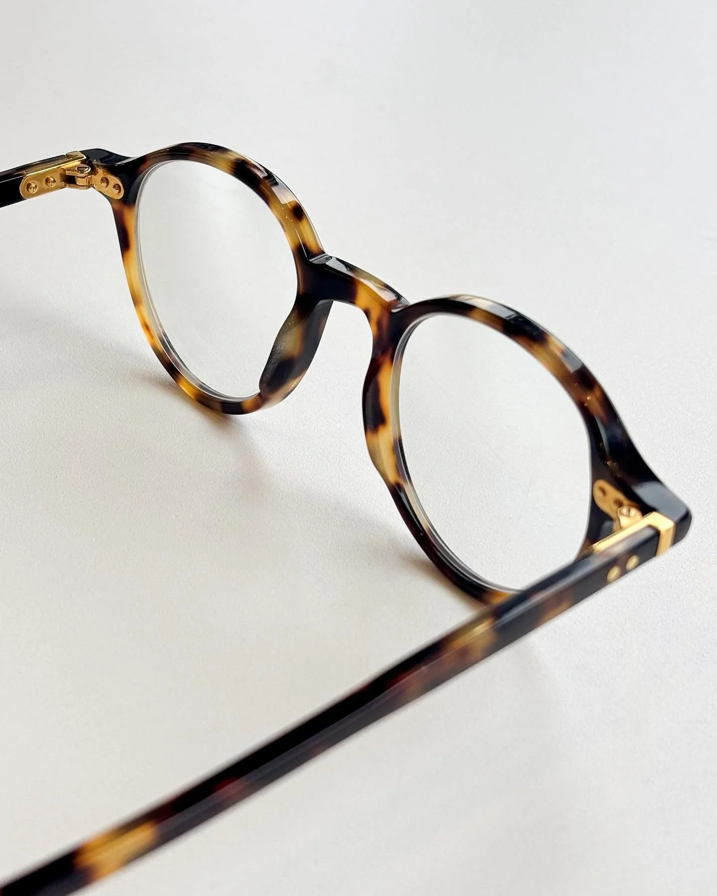 -8.00, but you&rsquo;d never know. 👓

This lens is a 1.74 high-index Marma biaspheric, designed to reduce thickness and weight &mdash; even at strong prescriptions.

Finished with an elite coating for clarity, durability, and minimal reflections. 🌤