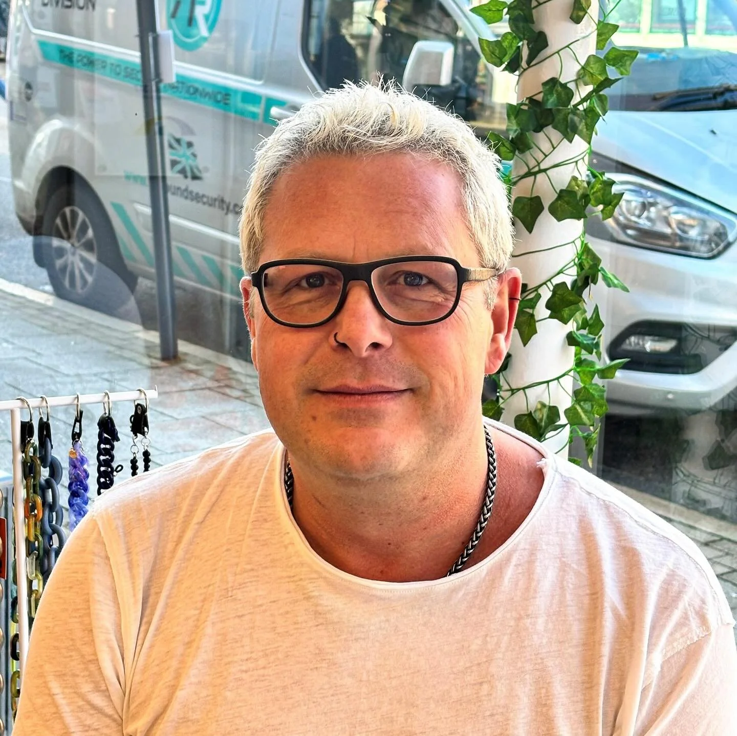 @adamondecks with his stunning new frames 👓✨

Both pairs feature Aurora Supreme varifocals by @marmavision for exceptional clarity and comfort.
The first frame is by @rolf.eyewear , and the second by @lescalunetier , complete with a subtle olive len