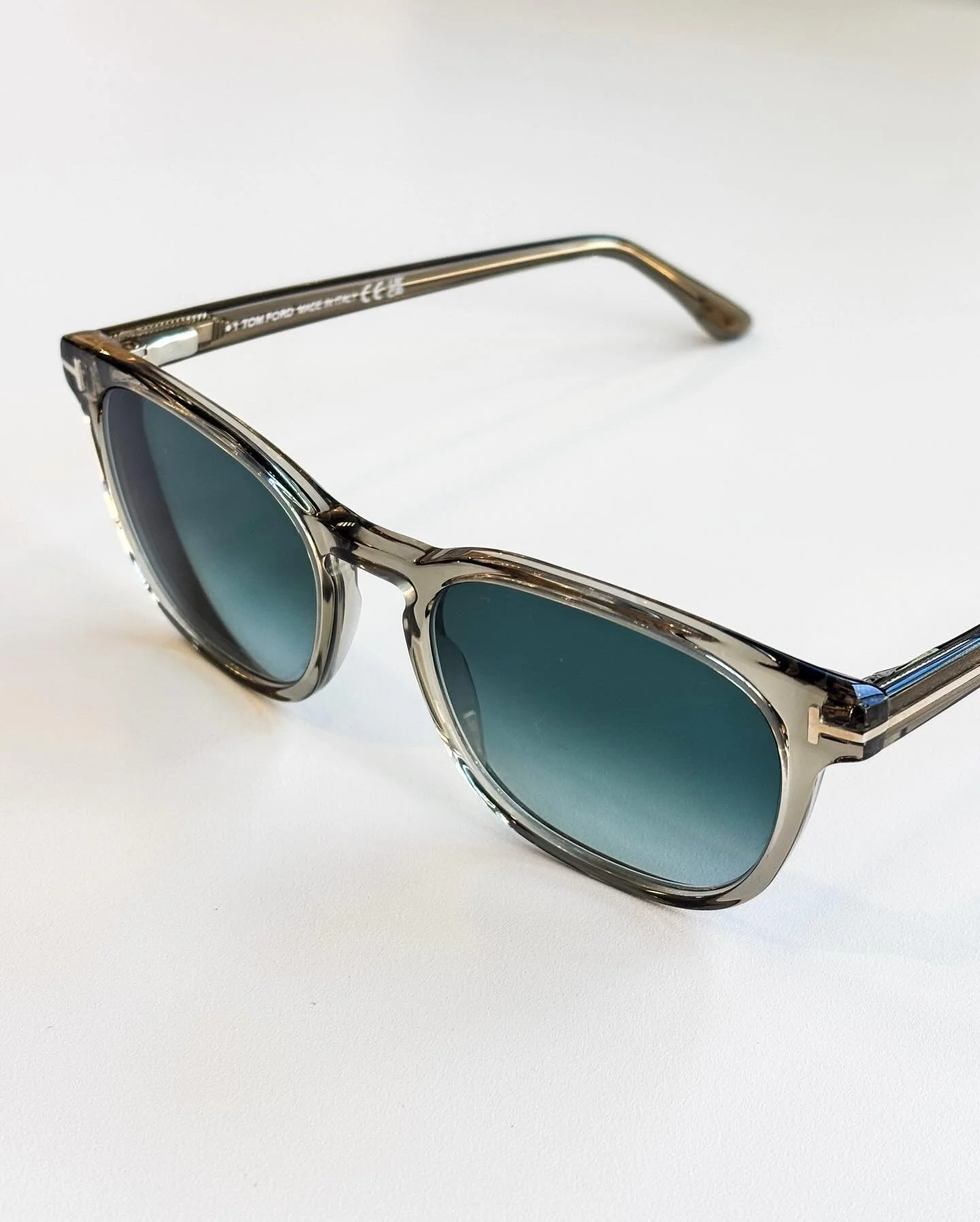 Designed for both style and performance.💜

This Tom Ford frame is paired with Marma Aurora Maxi lenses in a petrol gradient, finished with an elite crystal coating for enhanced clarity and comfort.✨

Pop in to customise your own pair and get summer-