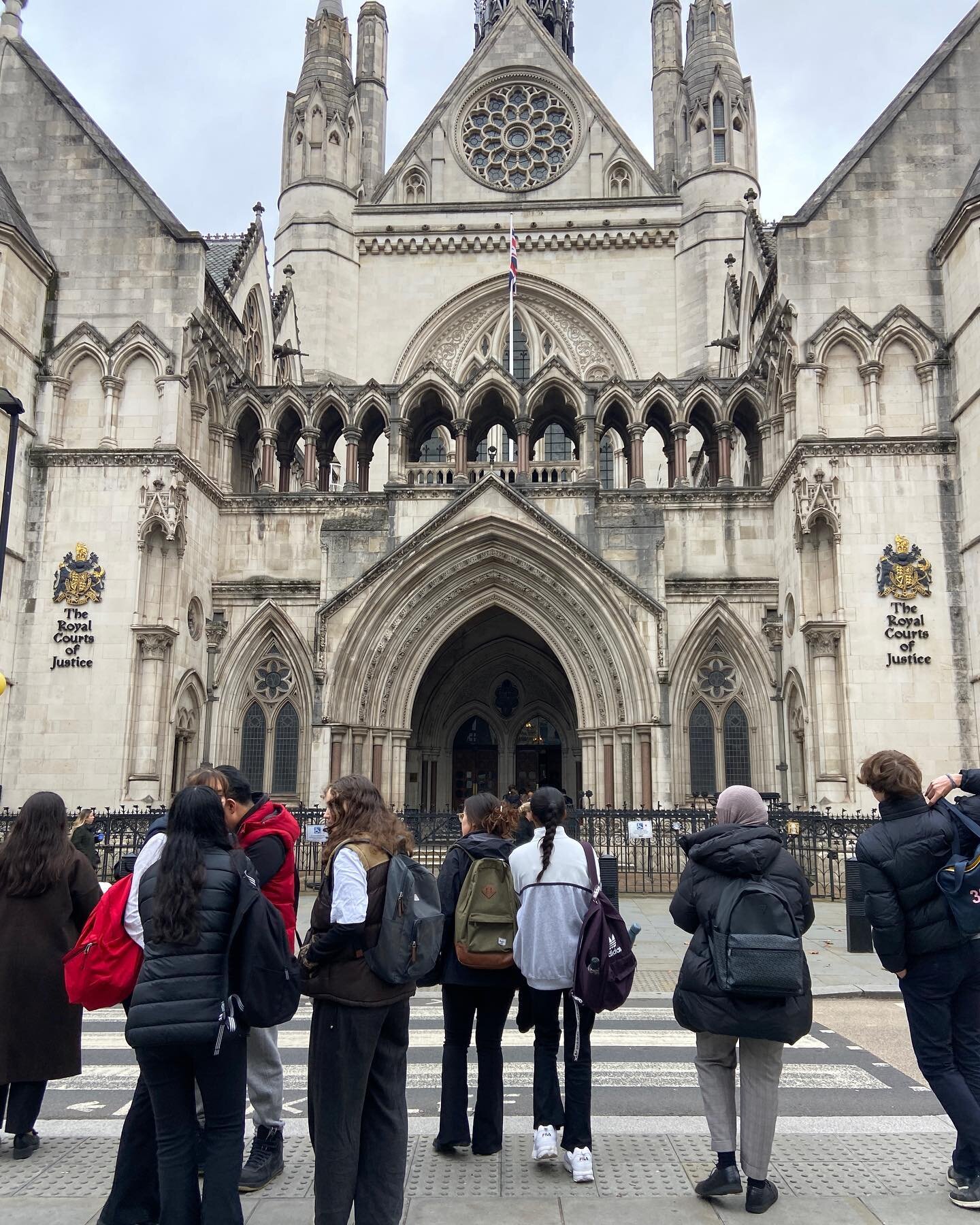 Heading to the Royal Courts of Justice for a very important murder trial&hellip; aka our Mock Trial! 
.
.
.
.
#careers #sixthform #mocktrial #justice #halfterm #halftermactivities #halftermfun