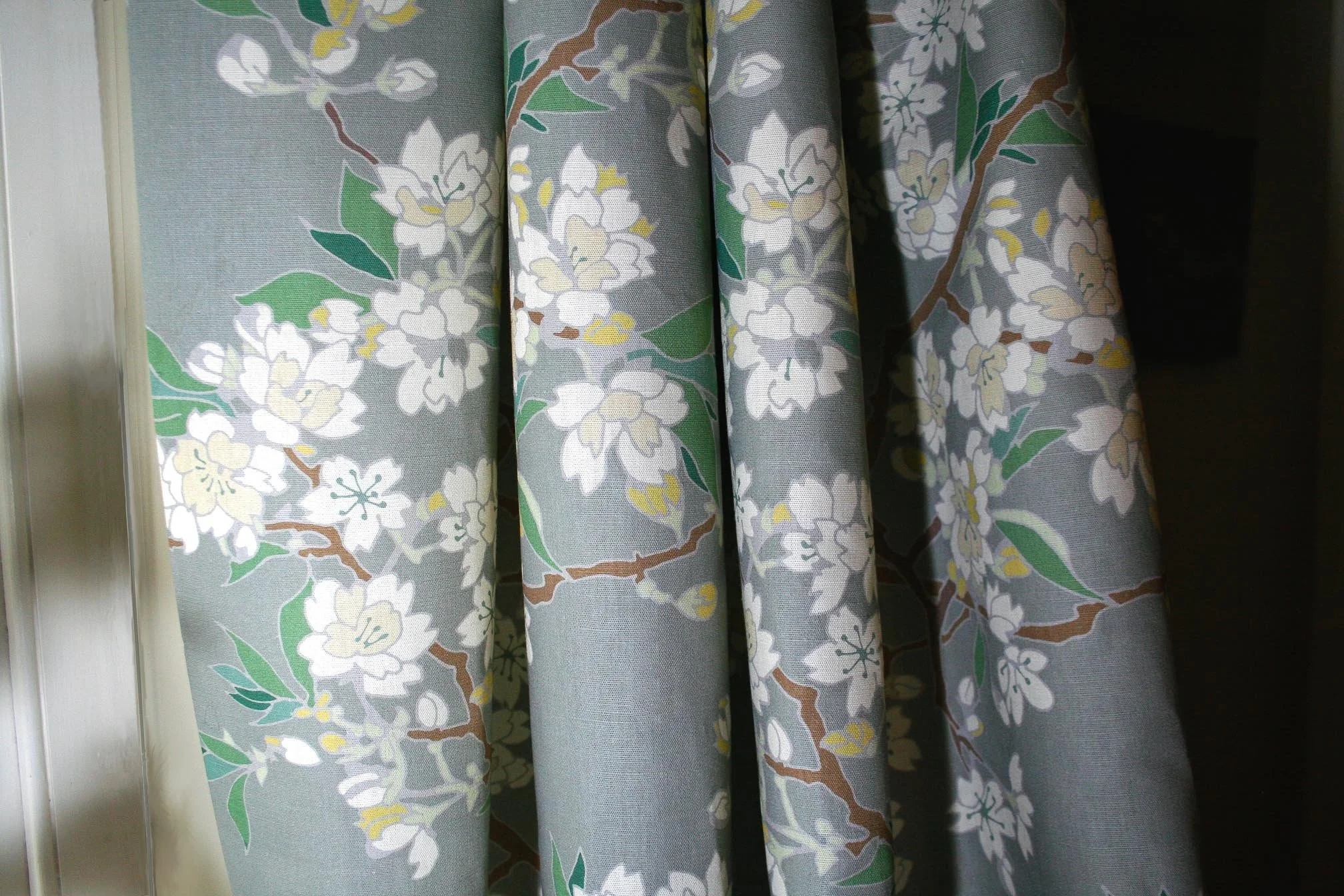 Yoshino grey close up folds no.1.jpg