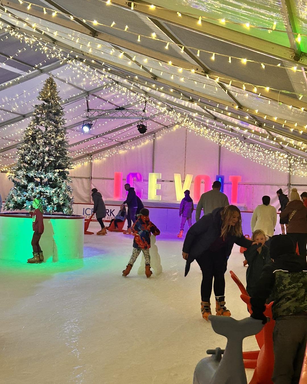 This weekend&rsquo;s opening hours- 

⛸️ Ice Volt 9.30am - 9pm
⚡️ Planet Volt 9.30am - 4.30pm

To book your session- 
⛸️ www.icevolt.co.uk
⚡️ www.planetvolt.co.uk 

#iceskating #softplay #PlanetVolt #inflatablepark #softplayfun #hotdrinks #cafe #roun