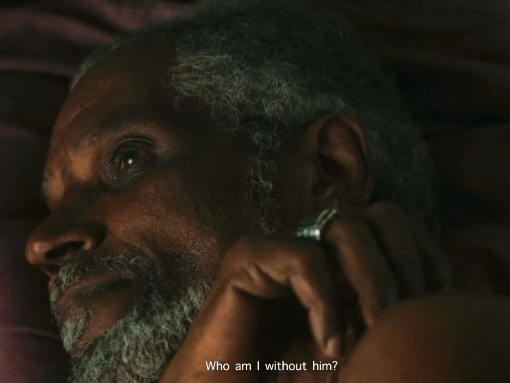 KAMOUFLAGE (2025) directed by Zillah Reuter (@zillahrauter) centres around Fudge - a former soldier, stuntman and identical twin, whose life has been shaped by racial segregated-era Zimbabwe and now unfolds in present-day Stockport. 

Director: Zilla