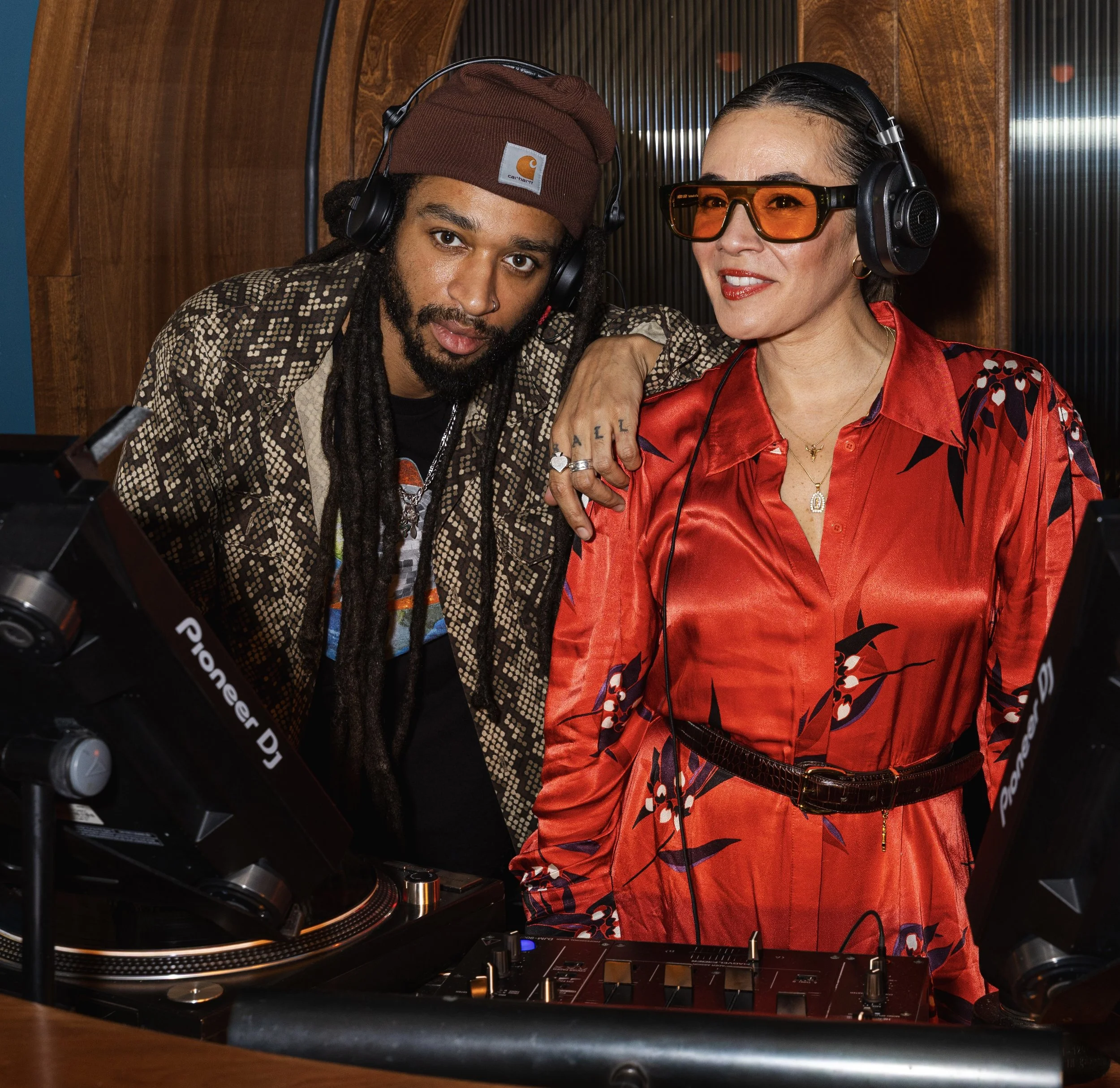 Smurfo and SONI withanEYE