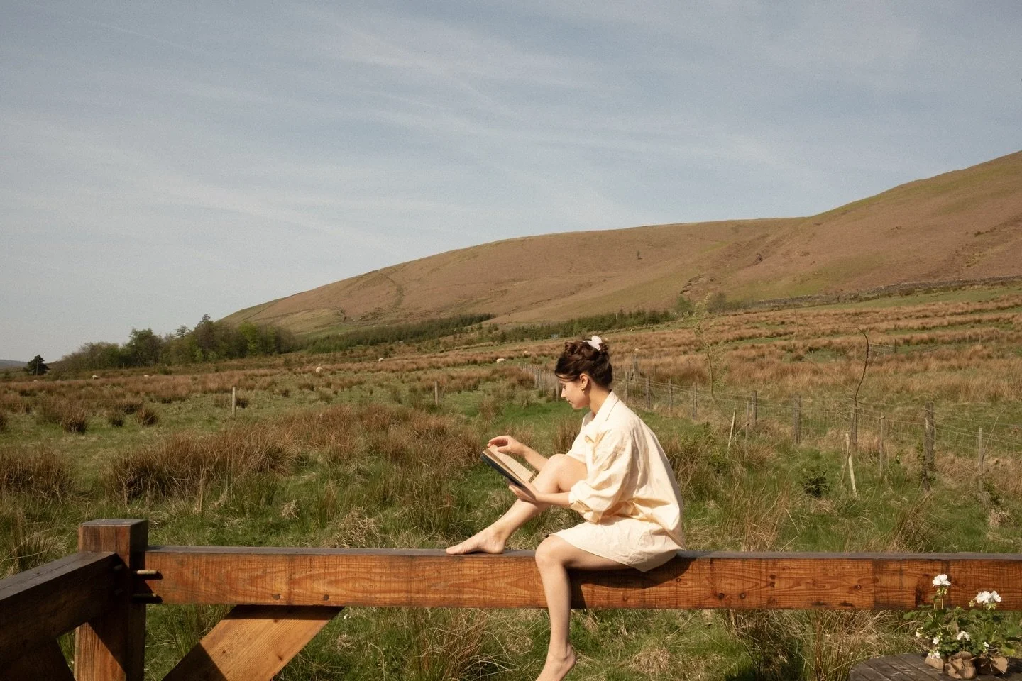 Spring mornings in Lancashire on film 🌱🫶🏼 ☀️ 📖 

📍 Rest cabin, Lancashire 

@georgiasvisualsweddings