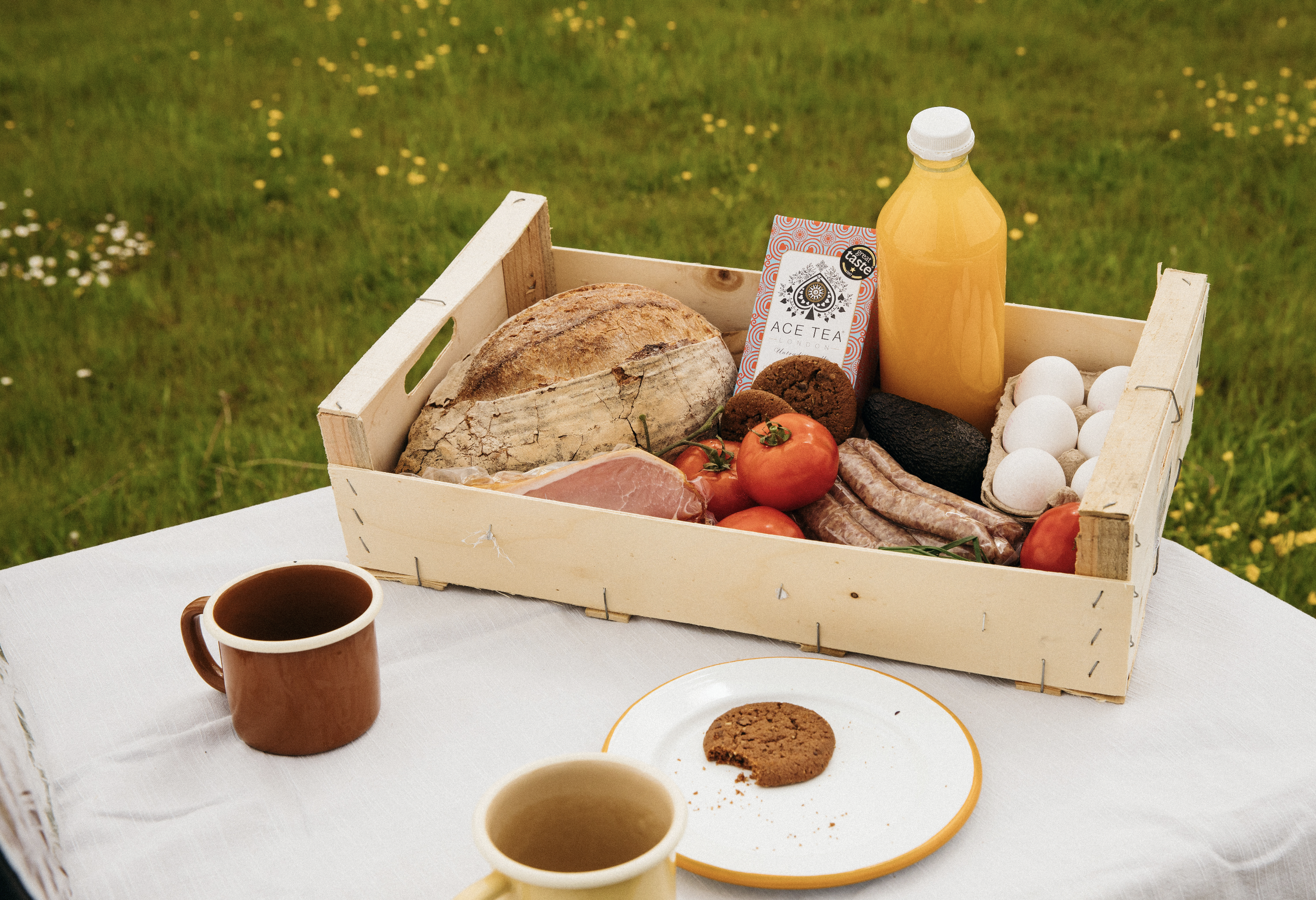 Cabin breakfast hamper re cabins.png