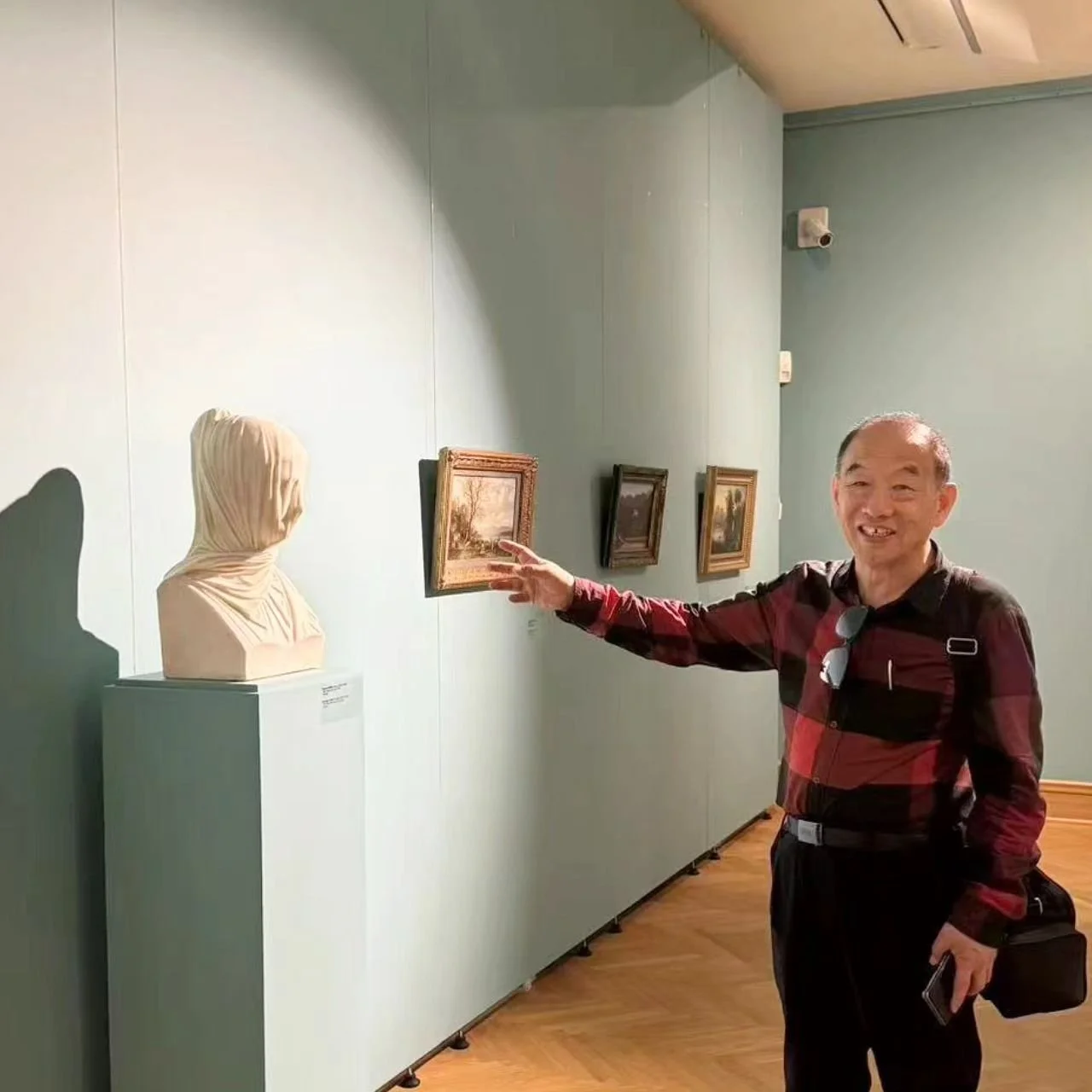 Exploring the National Museum of Art in Serbia was like stepping into a time machine of culture and creativity! 🕰️ From the majestic statue of Archduke Mihailo greeting you at the entrance to the breathtaking works of Serbian artists like Jovanjovic