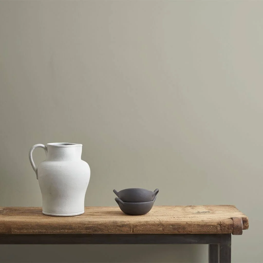 annie-sloan-wandfarbe-cotswold-green-wall-paint_white-and-black-pot_1280x1280.jpg
