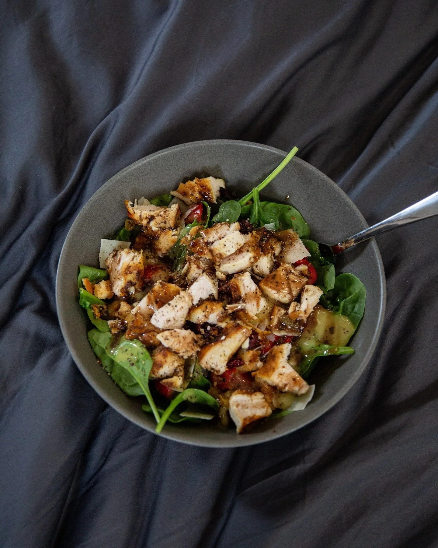 &bull; wellness &bull; currently on a salad kick and not mad about it. 🥗 it&rsquo;s giving less pressure to cook full meals and more room to hit my wellness goals.
⠀⠀⠀⠀⠀⠀⠀⠀⠀
when mj and i moved to the suburbs, our takeout options disappeared by forc
