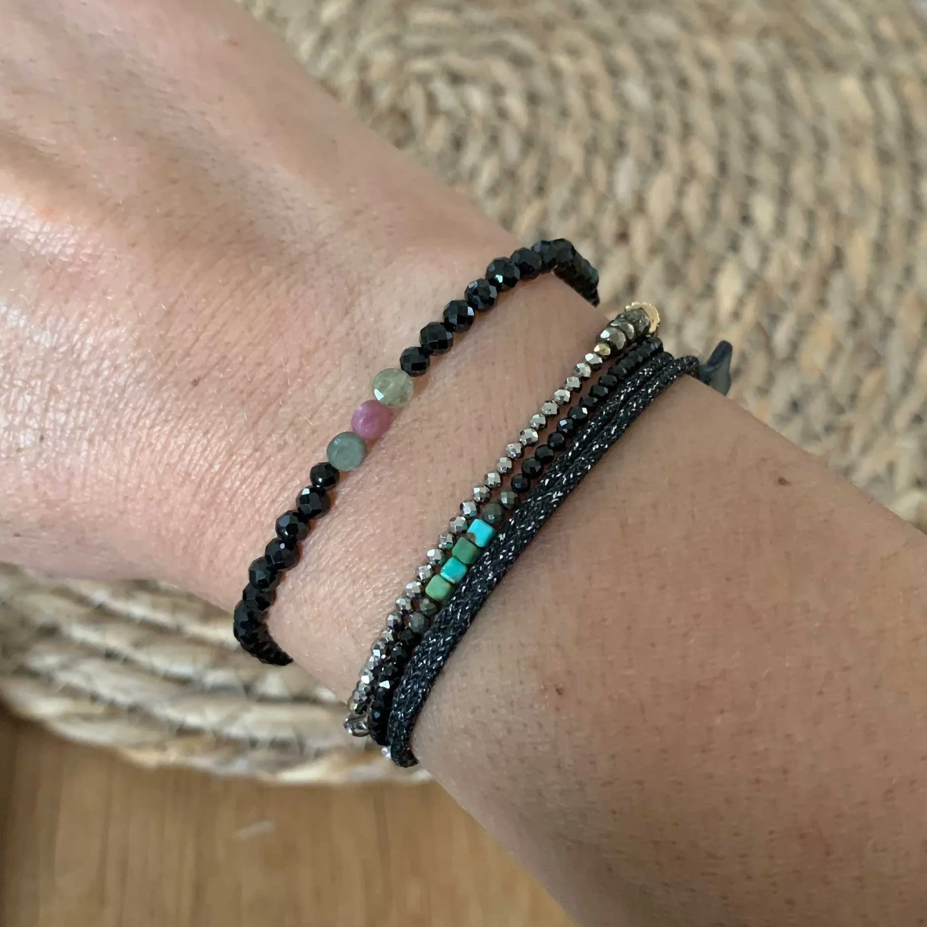 spinelle-noires-facette%CC%81es-tourmaline.jpg