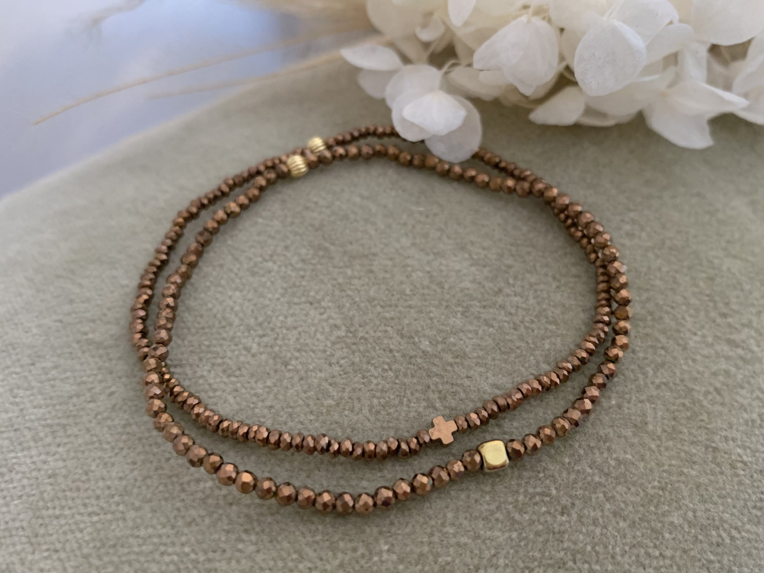 Bracelets bohème en hématite bronze et dorée