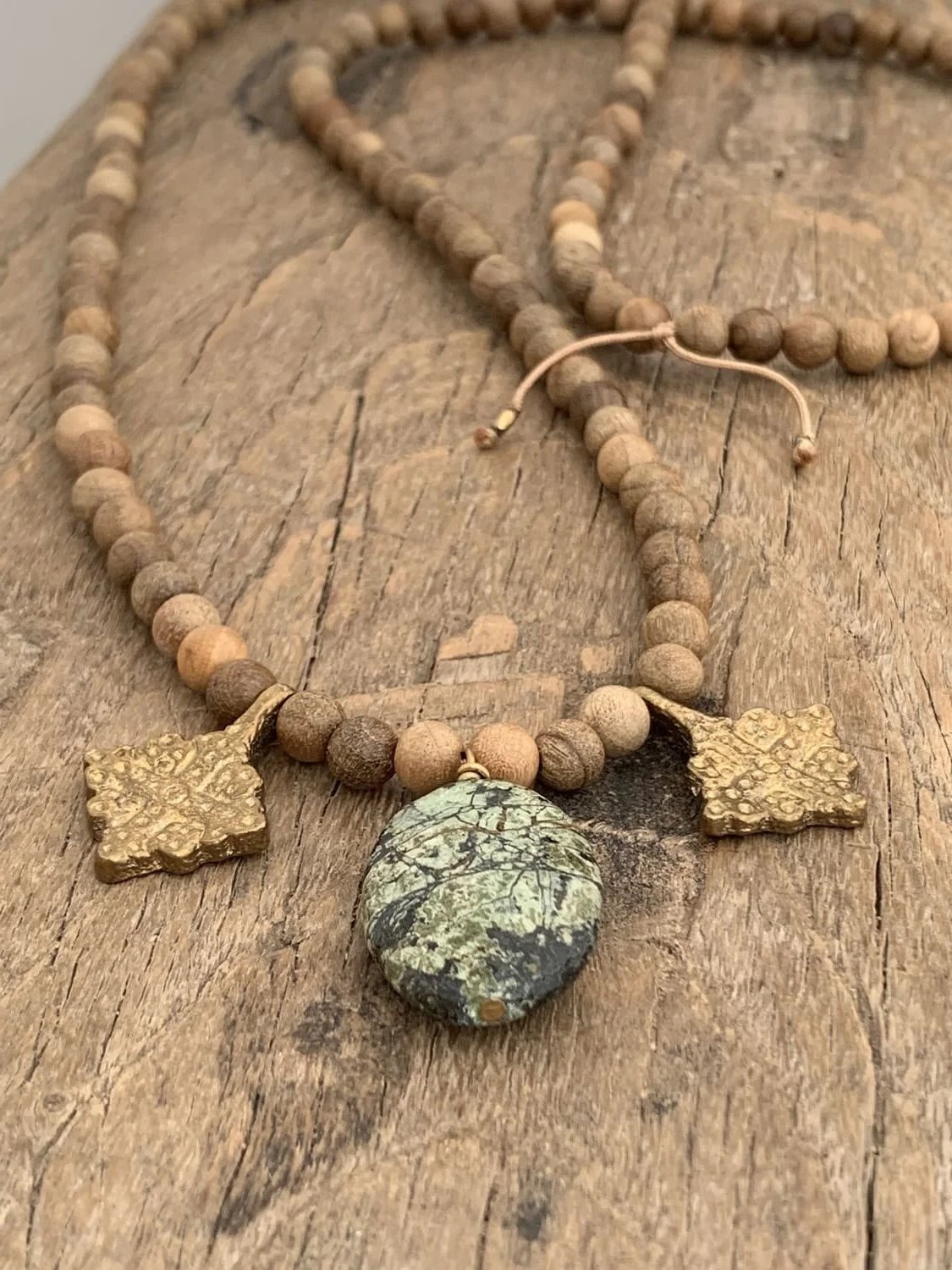 Sautoir bohème en bois - Turquoise africaine