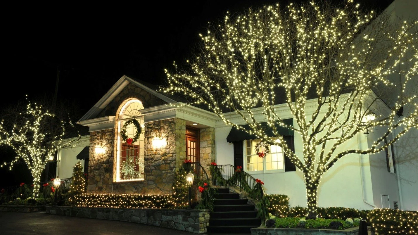 Why Luminous Lighting Is the Holiday Light Installer in Kansas City That Makes Decorating Simple