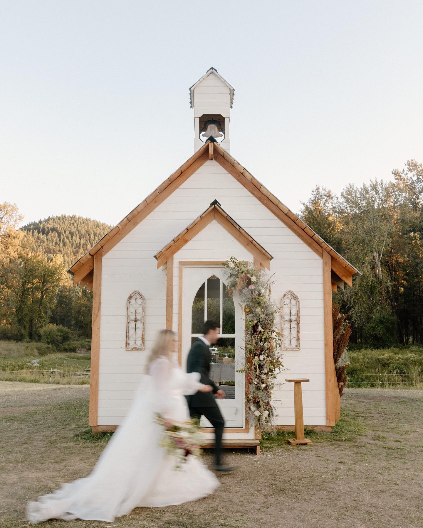 Going to the chapel⛪️ 

Addison has the most incredible eye and created a one in a million day filled with the most beautiful vintage details and intentional moments. These two put in so much work (including building this church on the family ranch),