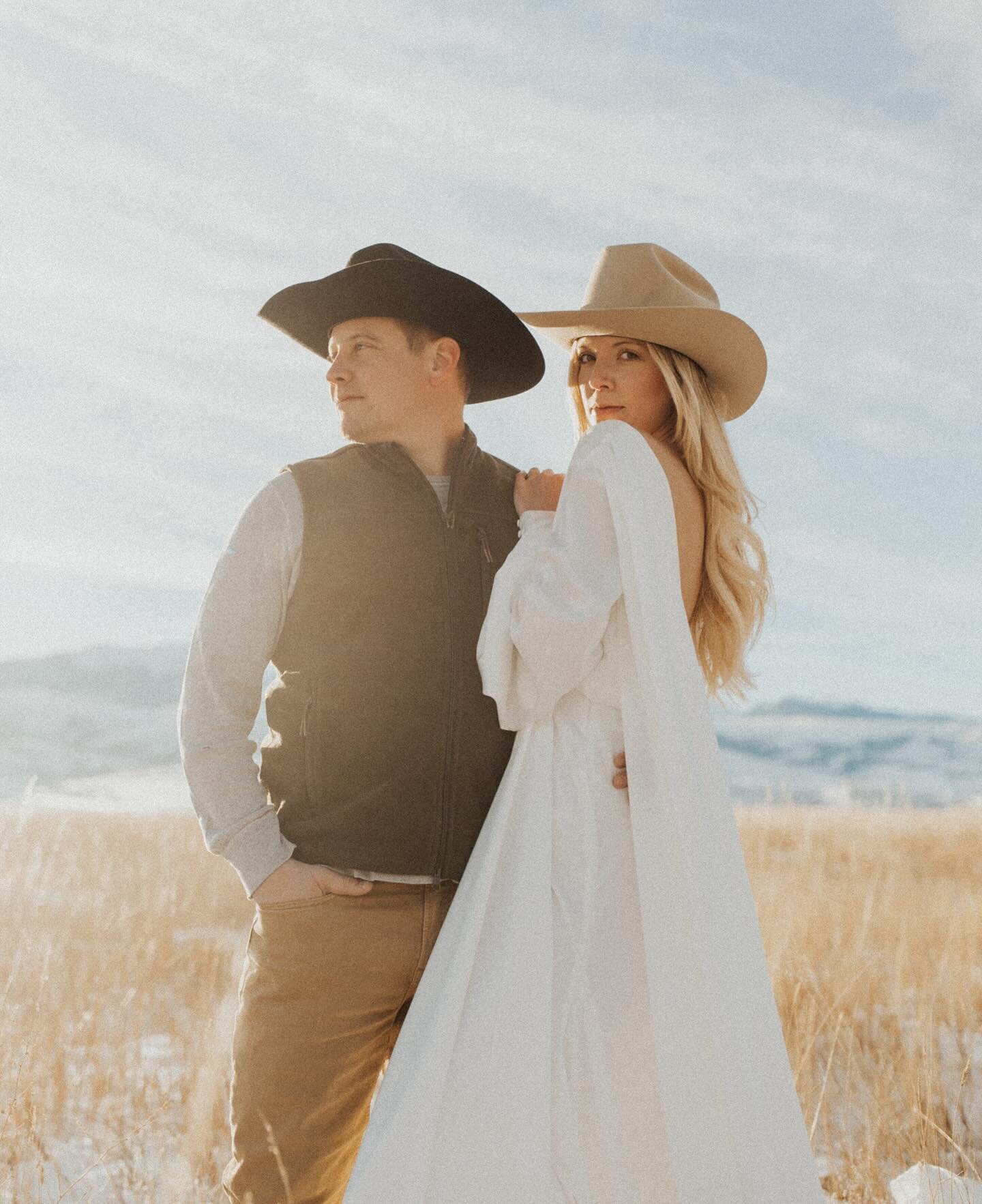 This shoot was exactly what I needed this off season to get me so excited for this upcoming wedding season 🔥 Jenna + Steve, thank you for letting me capture your love while you were in Montana!! Come back sooon!