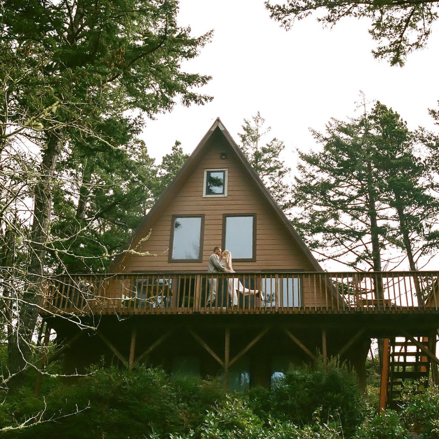 The coziest vibes and unmatched chemistry 🎞️ just a reminder that your engagement or couples session can be whatever you want it to be! It can be a slow morning together listening to music, making coffee and reading&hellip; I&rsquo;m here for whatev