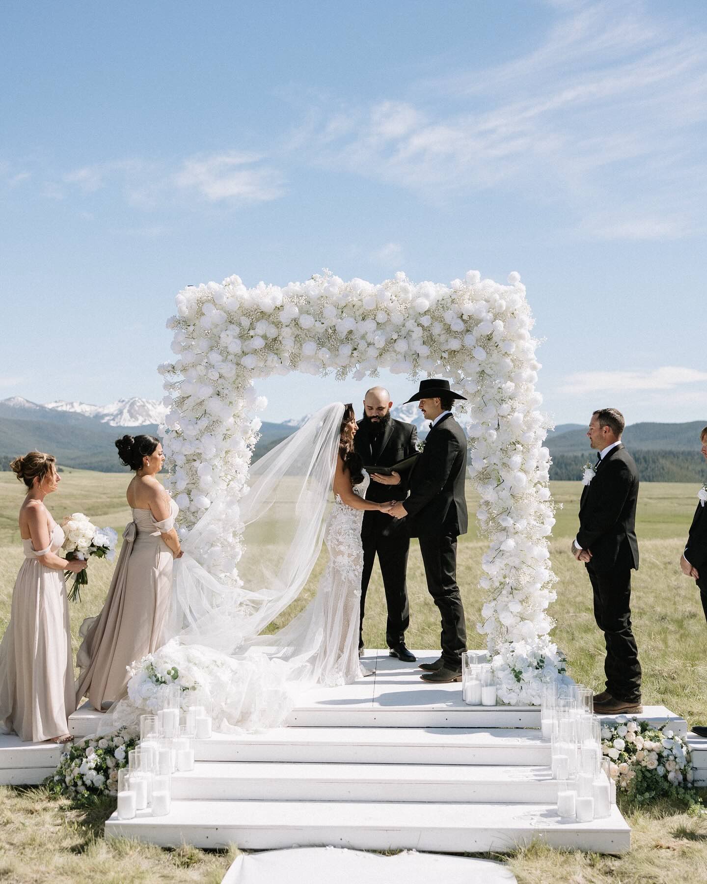 The Montana wedding of a lifetime 🕊️ Amberly + Trevor, you two are stunning inside and out and I couldn&rsquo;t be more honored to be part of your day! Cheers to Mr &amp; Mrs Krook 🥂

Venue @the_venue_at_eastfork 
Photo @forthewestandwildphoto assi