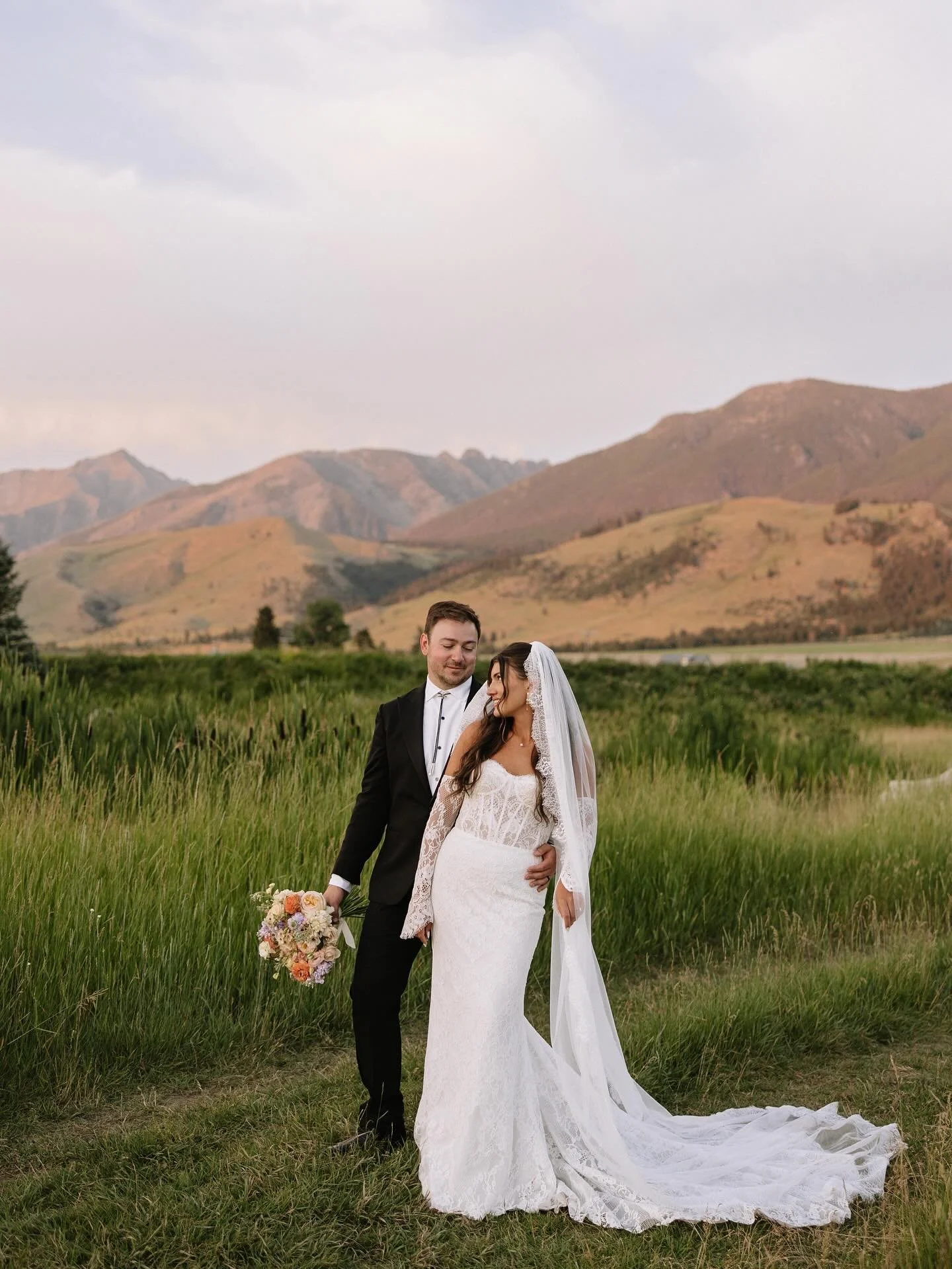 Finally getting to share this INCREDIBLE day celebrating Lauren + Austin! I&rsquo;m constantly so grateful that I get to photograph the most stunning souls💛 

Life has been a bit crazy over here and I haven&rsquo;t been posting as often but in appre