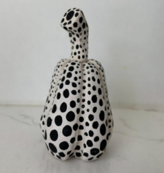 4G Yayoi Kusama Sculpture