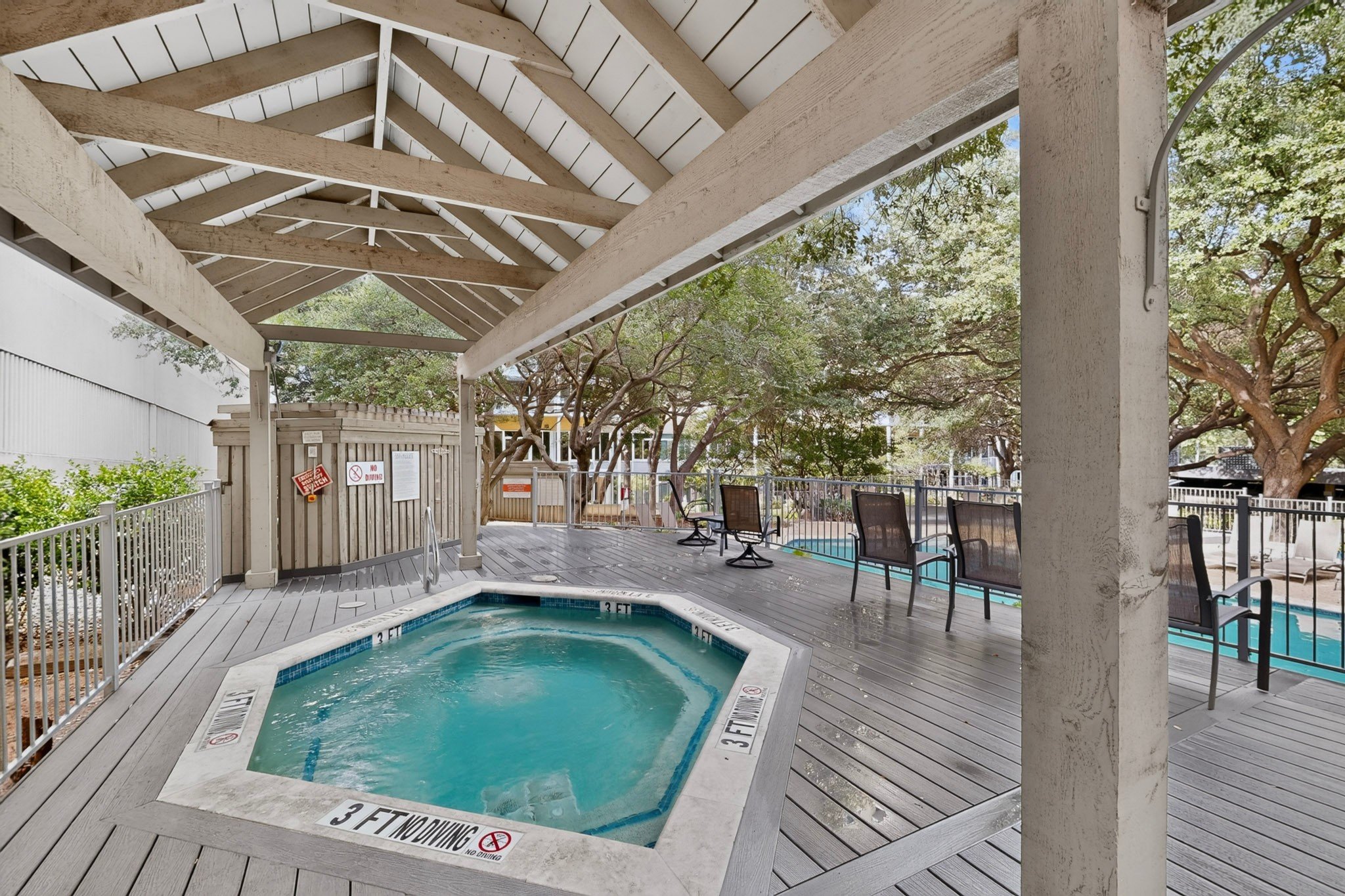 ModernestRealty-3883-turtle-creek-blvd-042.jpg