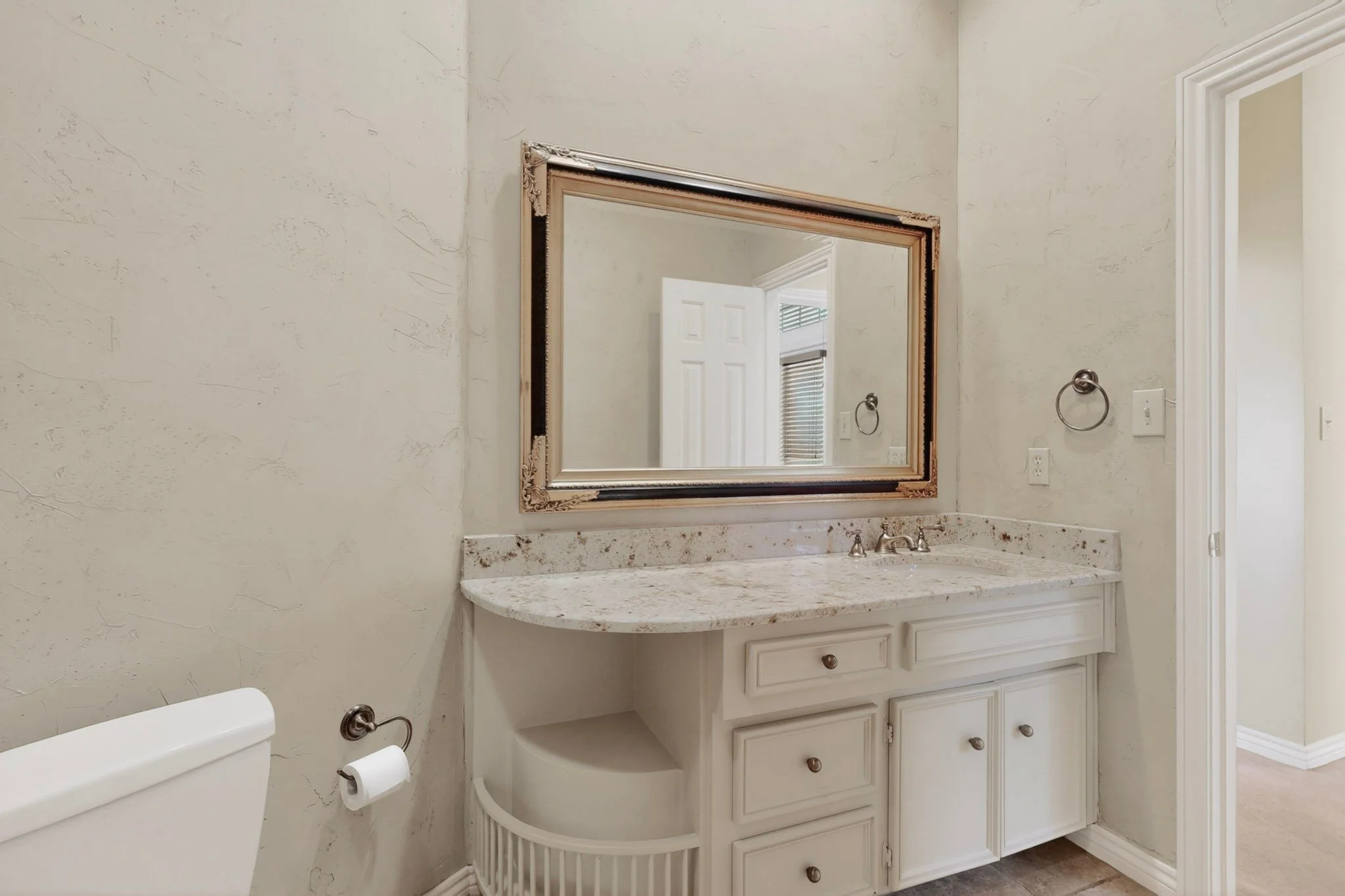 ModernestRealty-14015-highmark-square-033.jpg