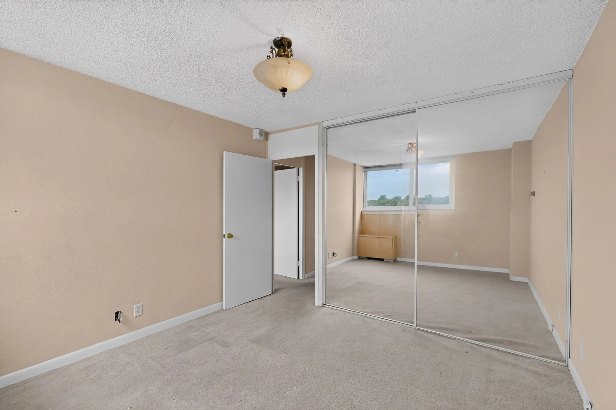 ModernestRealty-3883-turtle-creek-blvd-024.jpg