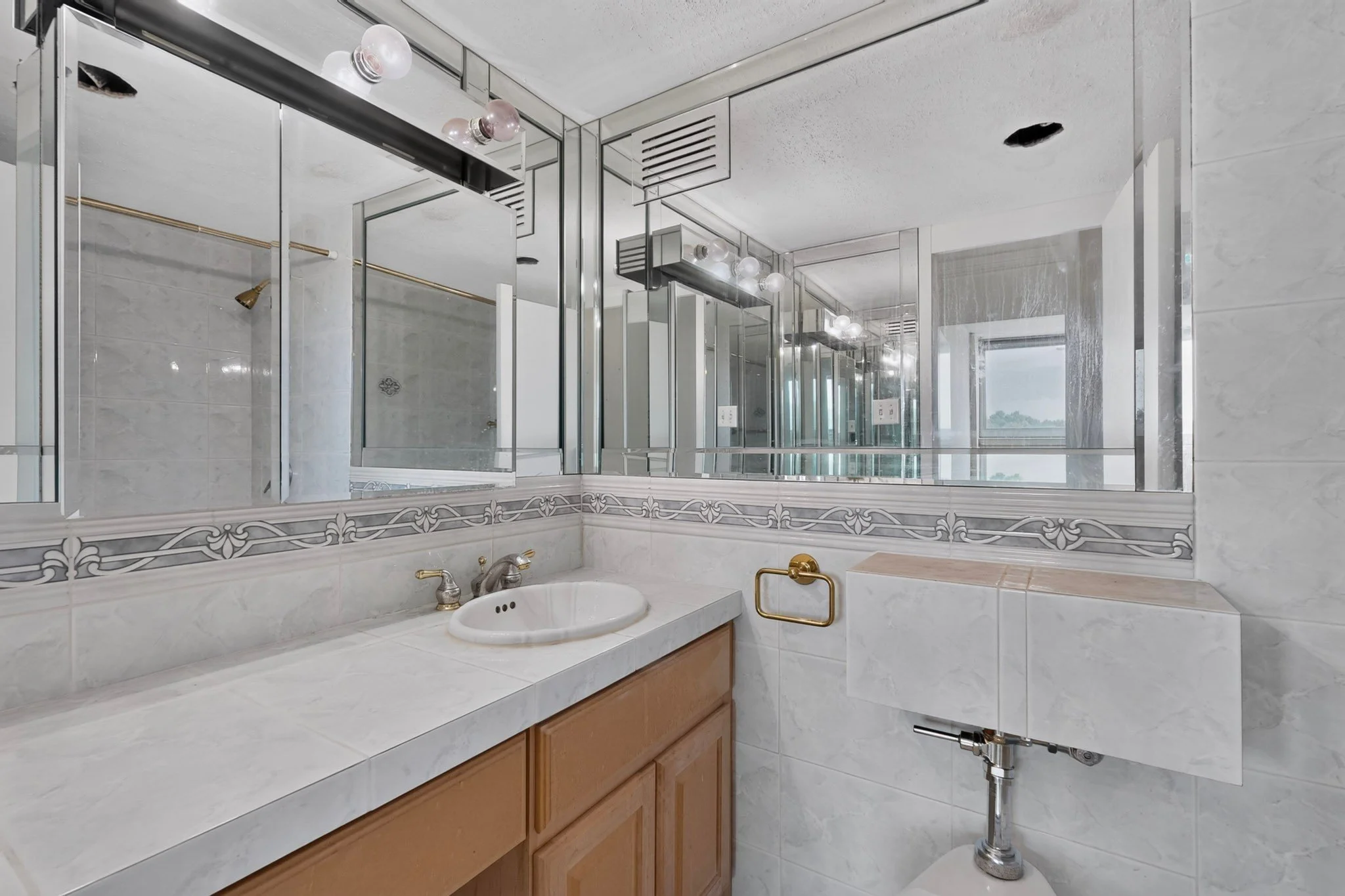 ModernestRealty-3883-turtle-creek-blvd-025.jpg