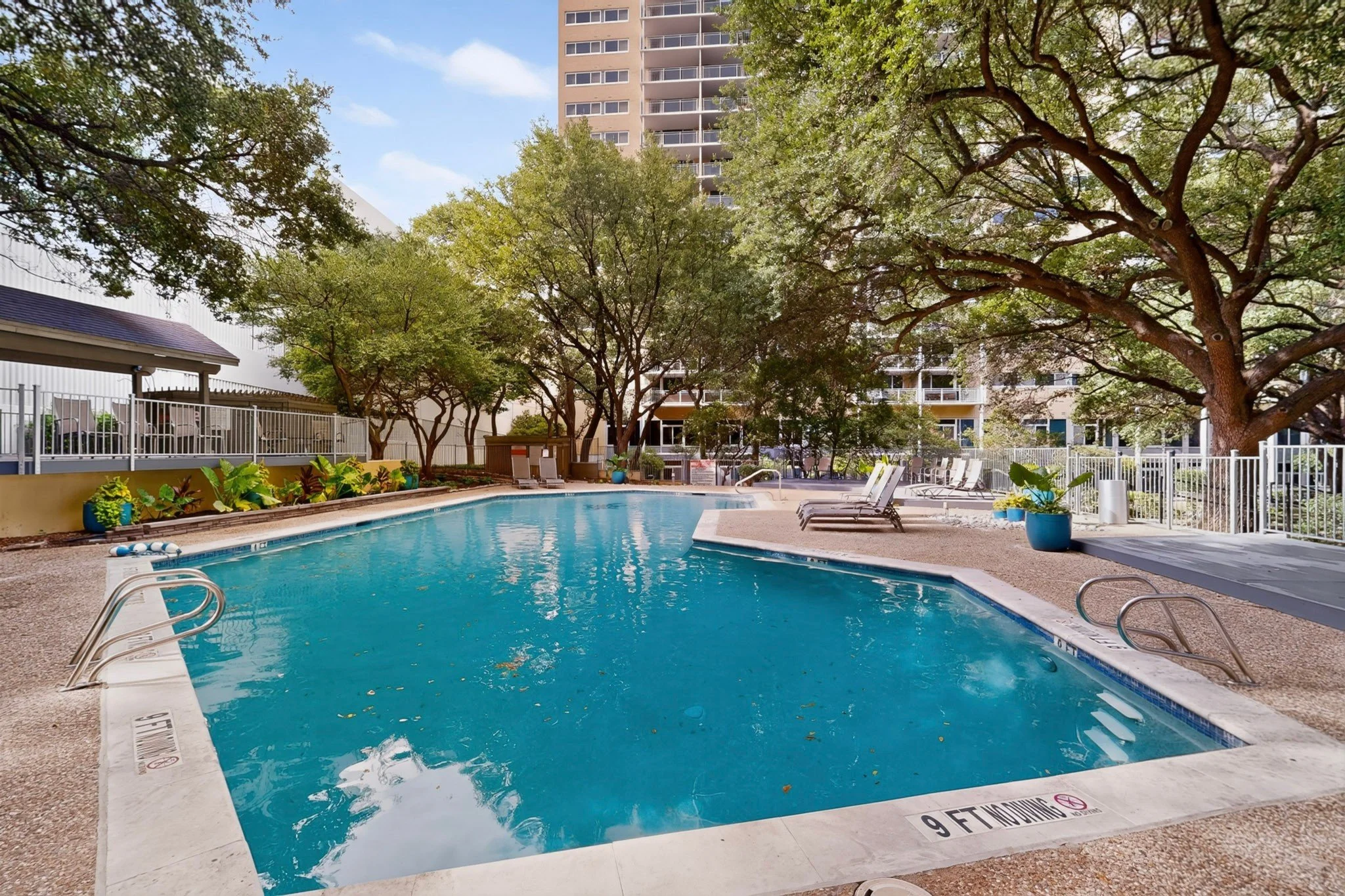 ModernestRealty-3883-turtle-creek-blvd-040.jpg