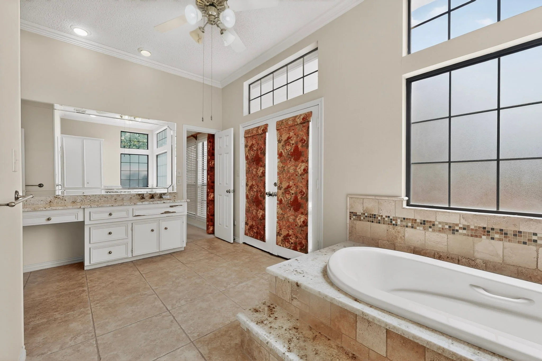 ModernestRealty-14015-highmark-square-020.jpg