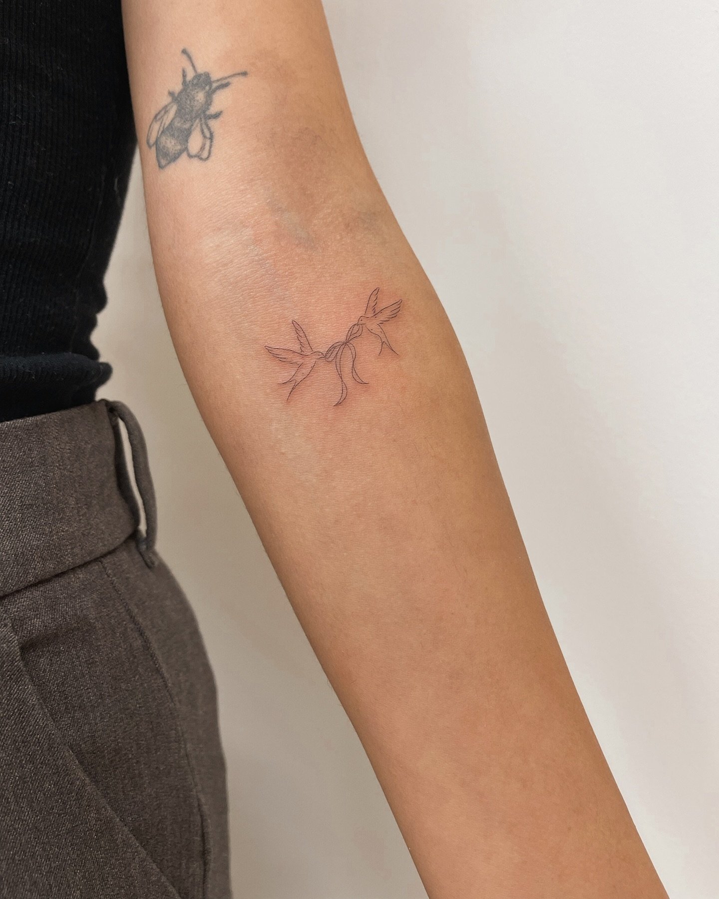 so happy I got to do this flash 🕊️🎀 

fineline tattoos | Cleveland Ohio | tiny tattoos | fineline tattoo artist