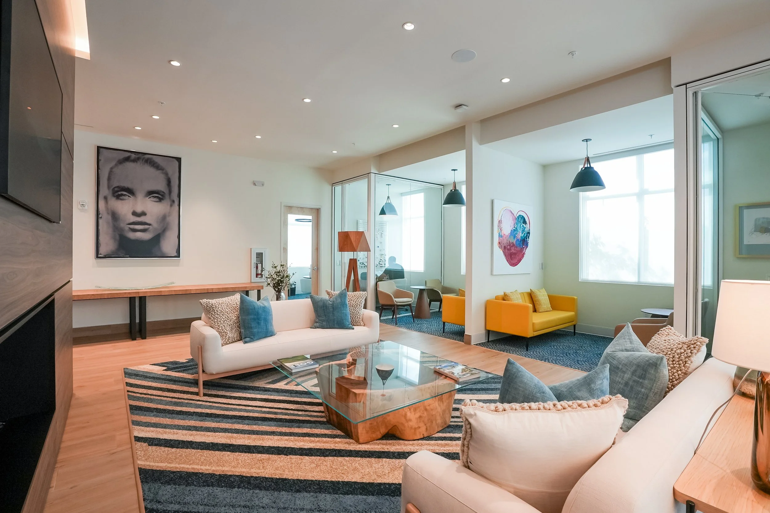LOUNGE & WORK STATIONS