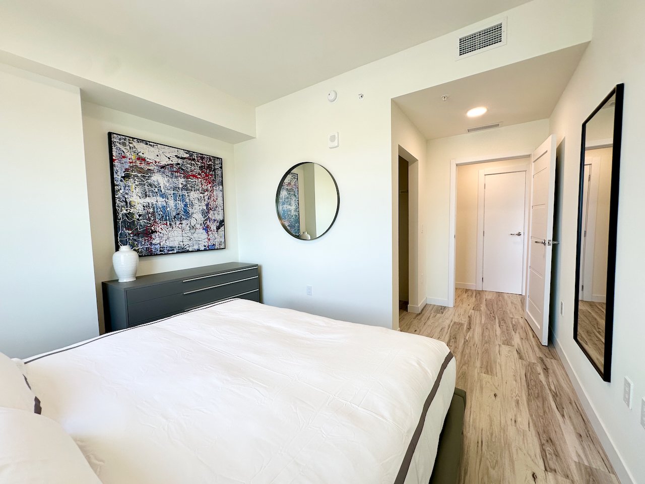 Scarlet - 1 Bedroom (Grey Color Scheme)
