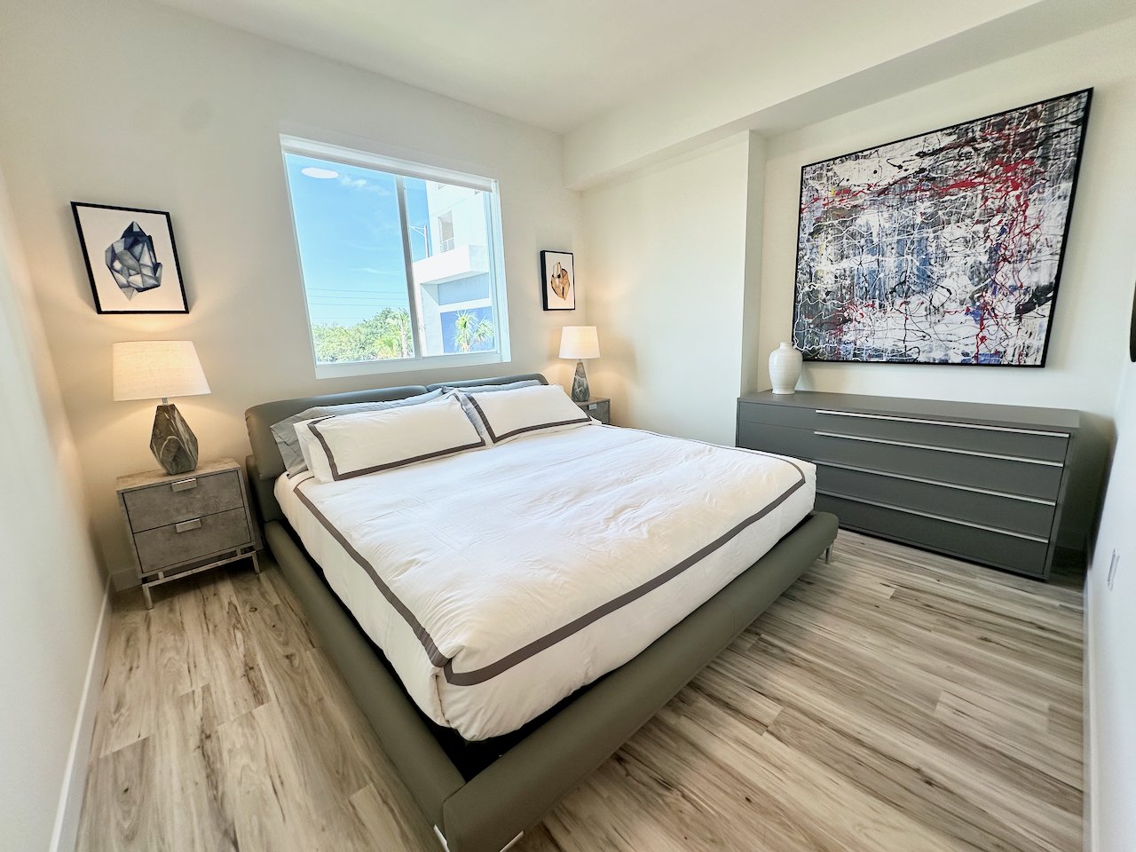 Scarlet - 1 Bedroom (Grey Color Scheme)