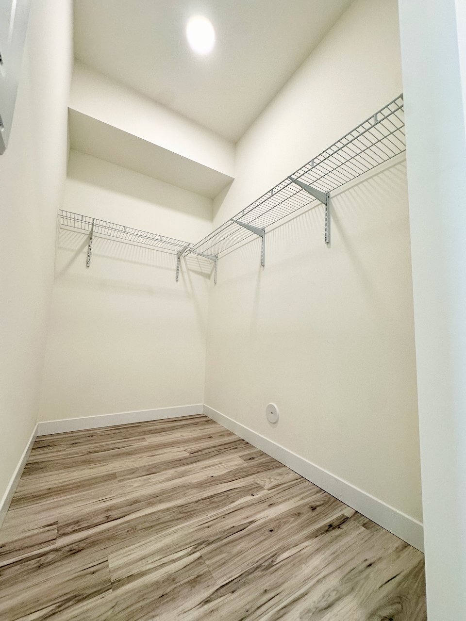 Scarlet - 1 Bedroom (Grey Color Scheme)