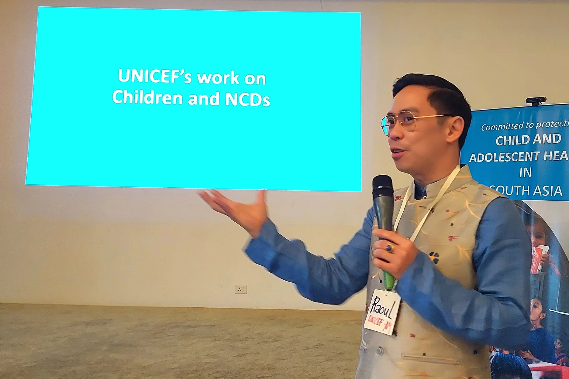 This classic photographic forced perspective makes Dr. Raoul Bermejo look like he’s literally holding up UNICEF’s work on children and NCDs with his hand. As a health specialist for UNICEF, though, the reality matches the illusion.