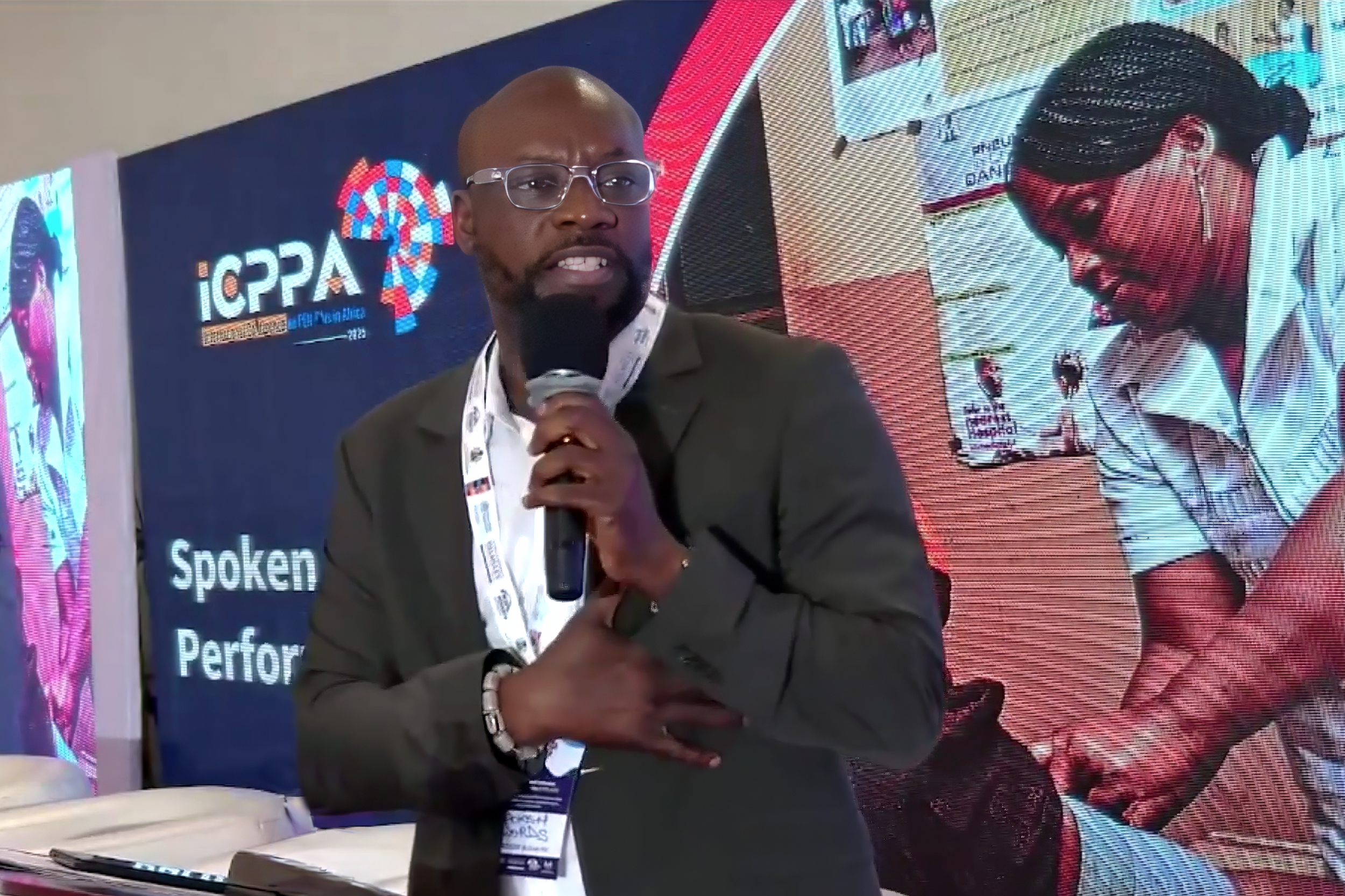 Nigerian Artist Turns PEN-Plus into Poetry