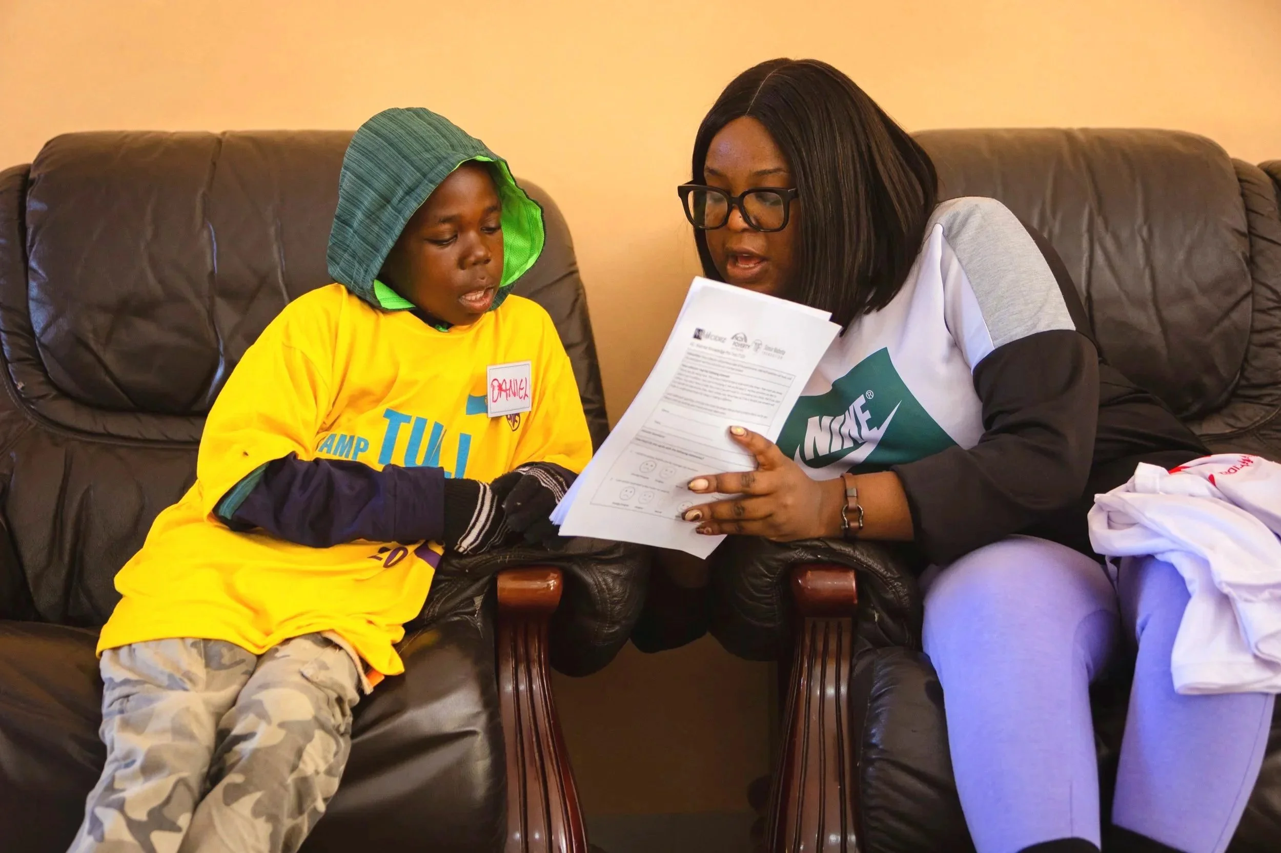  Mwila Ng’andu, PEN-Plus coordinator for CIDRZ, helps Daniel Mulowa navigate an introductory survey aimed at assessing his knowledge of sickle cell disease. (Photo: DOD Media Hub) 