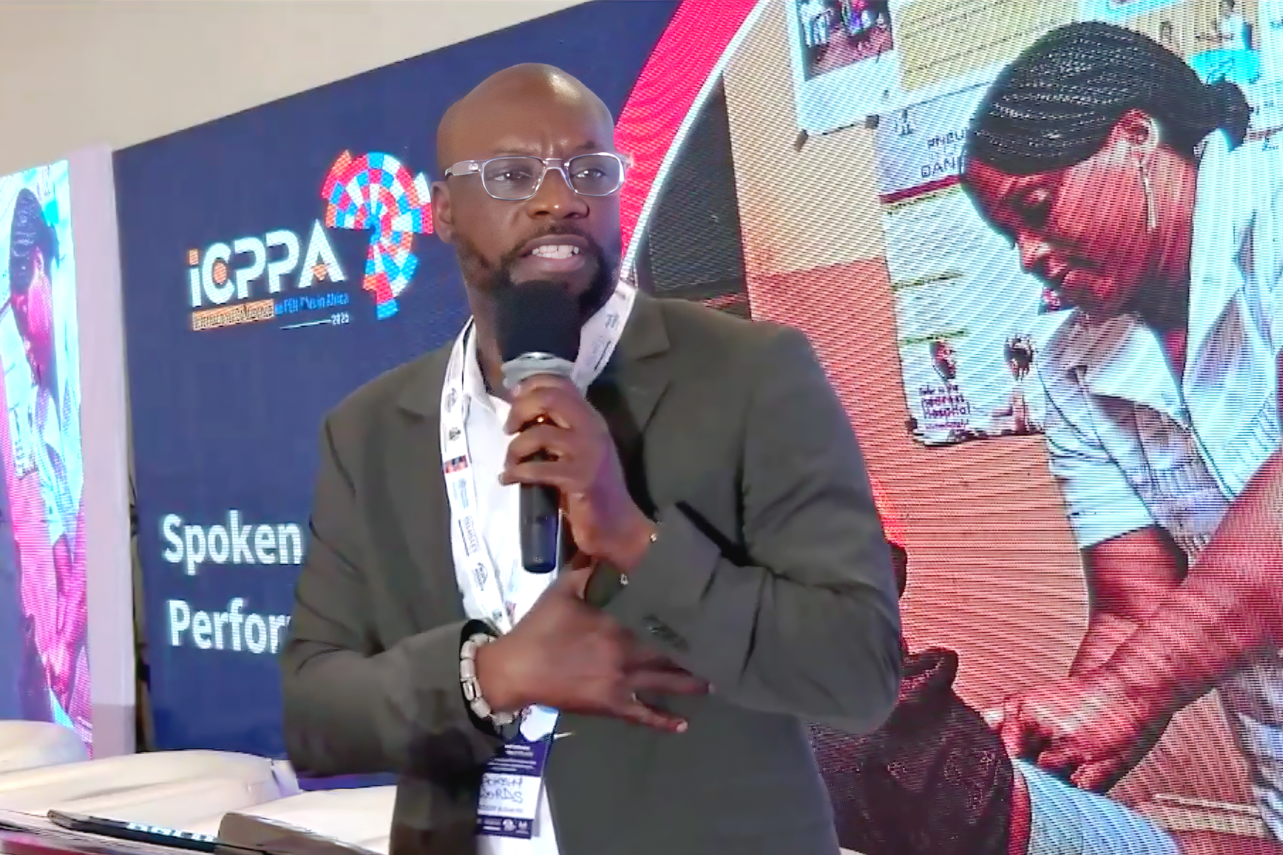 Nigerian Artist Turns PEN-Plus into Poetry