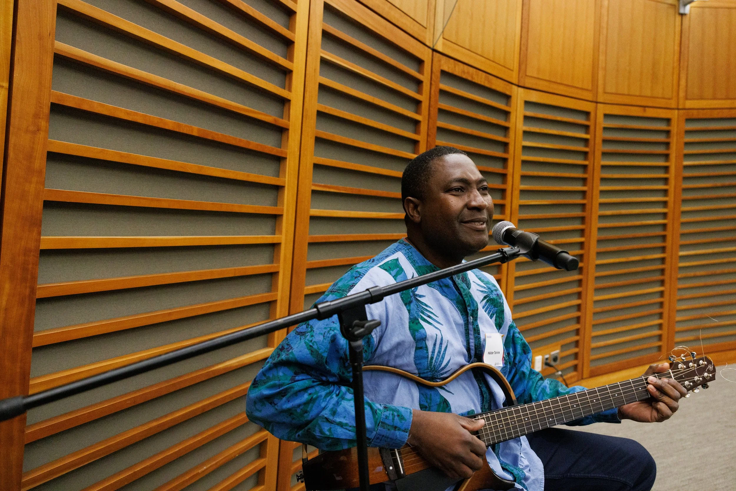 Helder on Guitar.jpg
