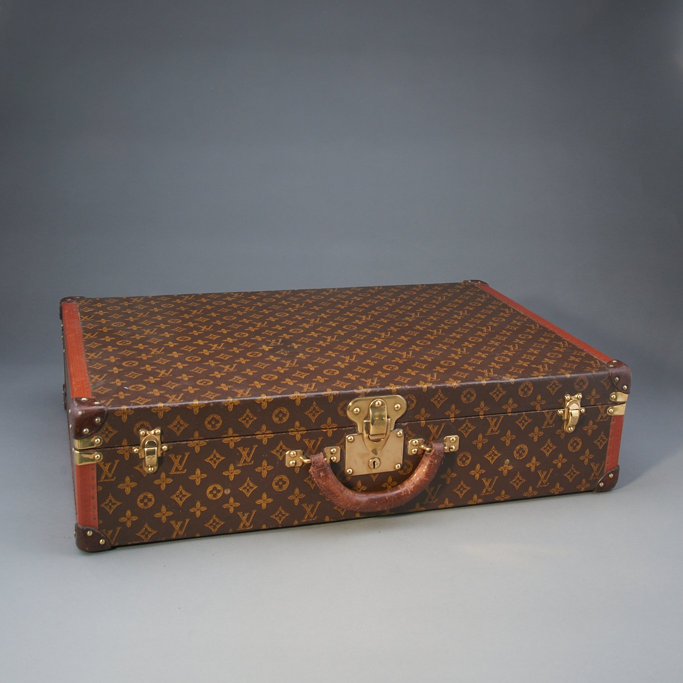 Louis Vuitton  A RARE LOUIS VUITTON SHOE TRUNK WITH FITTED