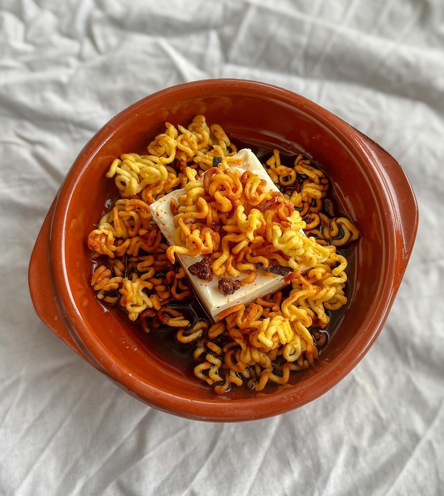 some supper club recipe testing recently: 

🍜 chilled tofu, ponzu, crispy fried ramyun 🍜
cool silken tofu sitting in a fresh and tangy ponzu, topped with crispy fried, salty &amp; savoury ramyun

🌶️ gochujang tteok-kkochi 🌶️
lightly charred chewy