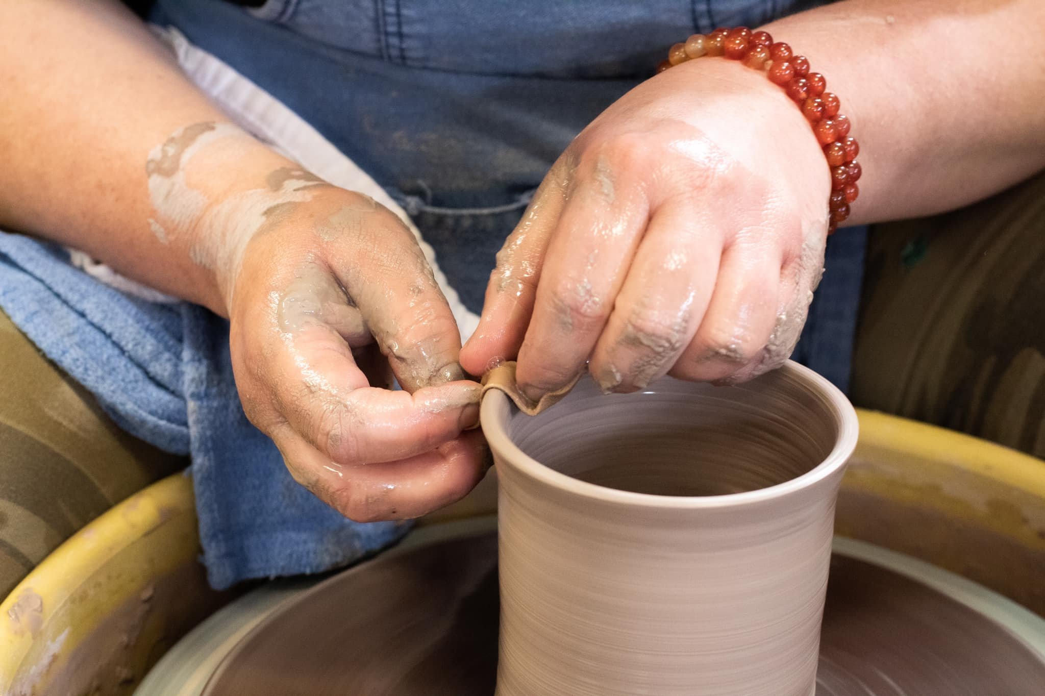 making a mug + vb pottery studio