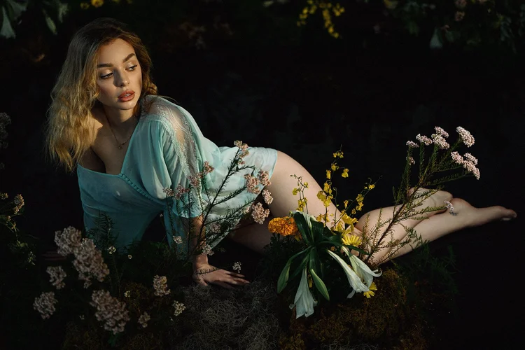 Outdoor boudoir portrait with flowers