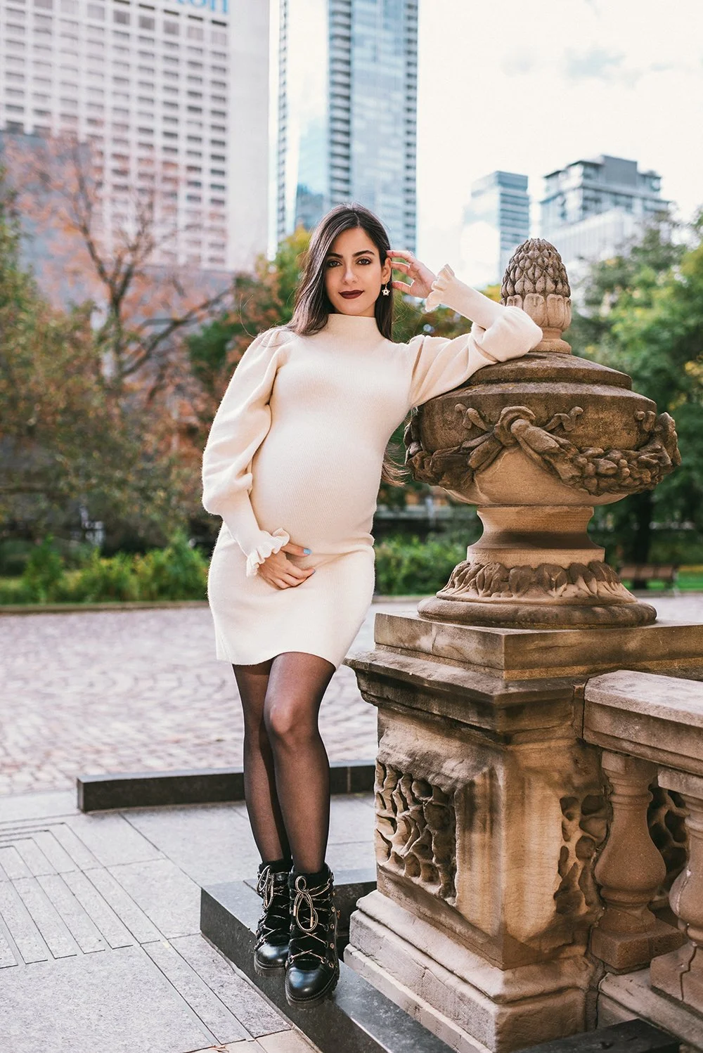 Pregnancy milestone portrait in Toronto