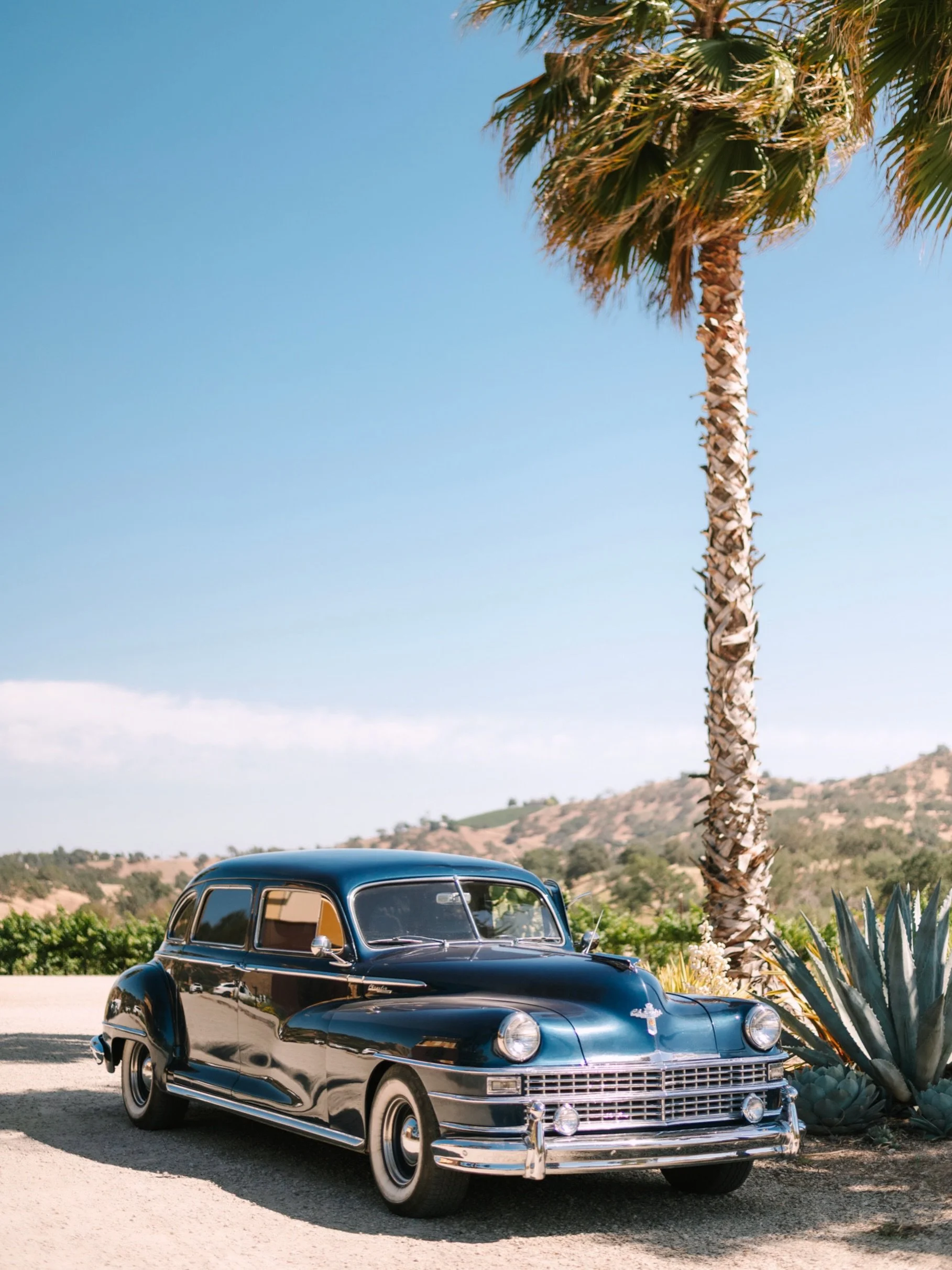 🩵 Can&rsquo;t wait to share more from this Cass Winery wedding in Paso Robles, CA.  The timeless vintage car, elegant florals, beautifully curated tablescapes, and every intentional touch came together to create a celebration that felt effortless fr